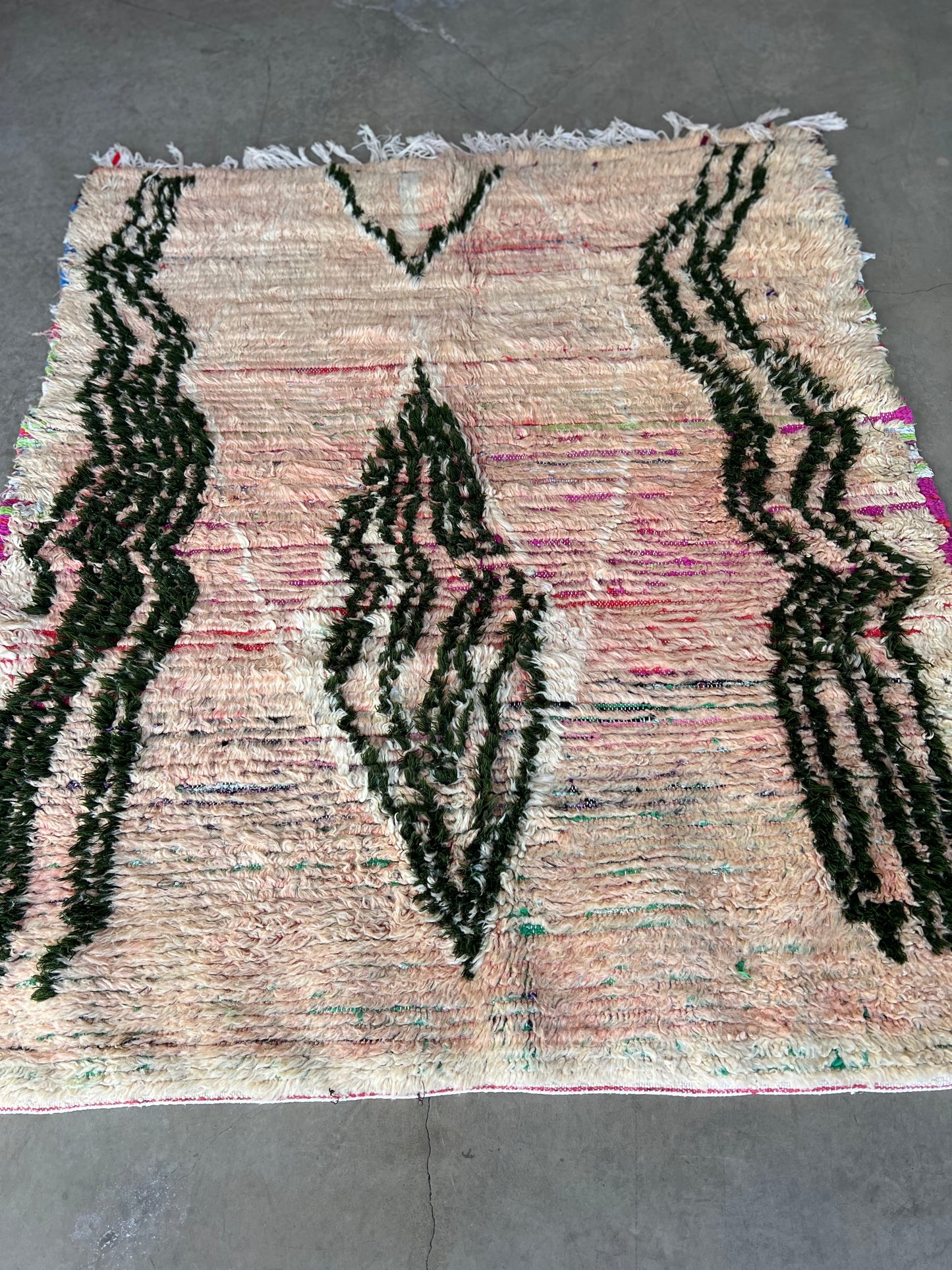 AORug#674 size.5.5x4.8