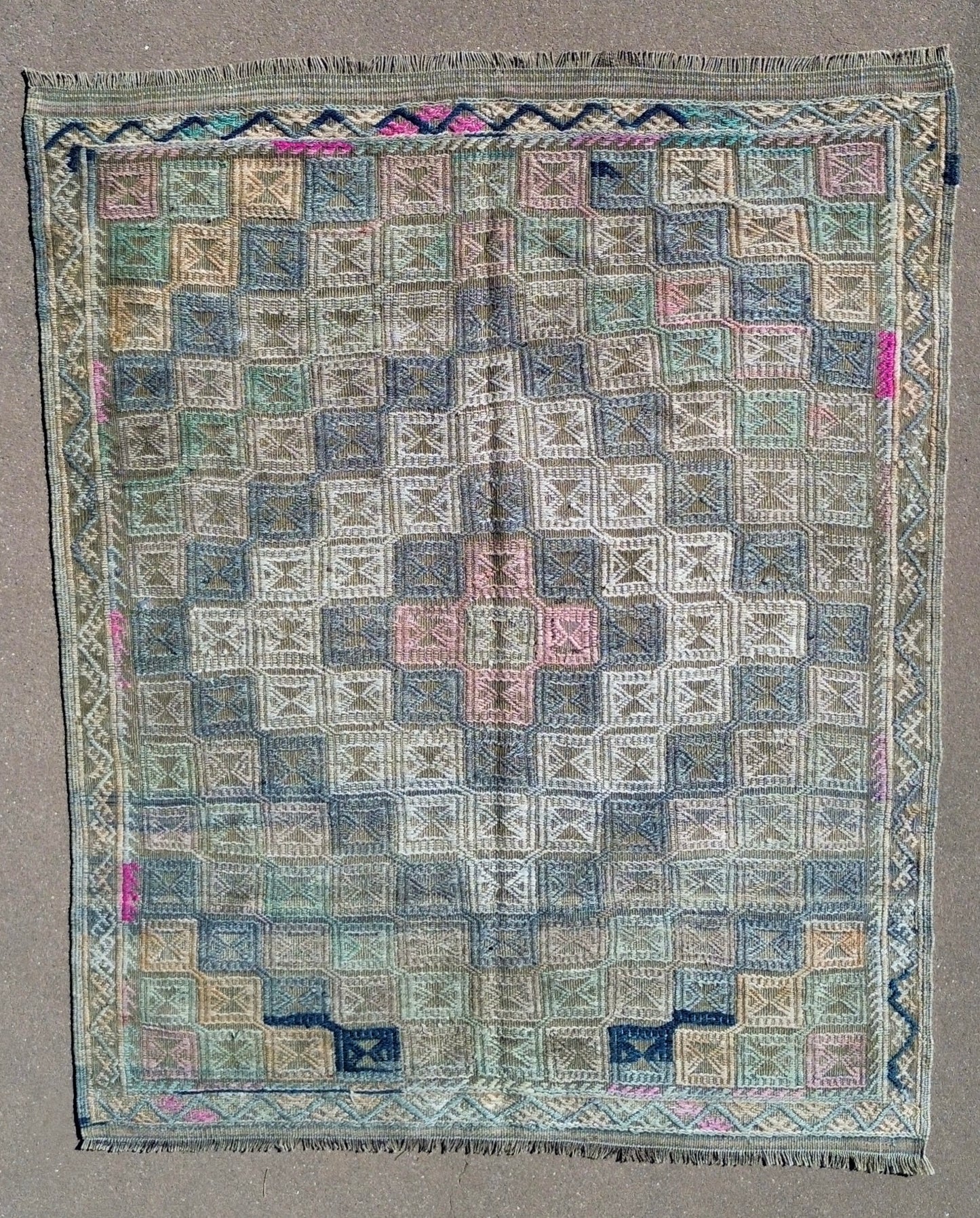 AORug#755 size. 4.4 x 3.6
