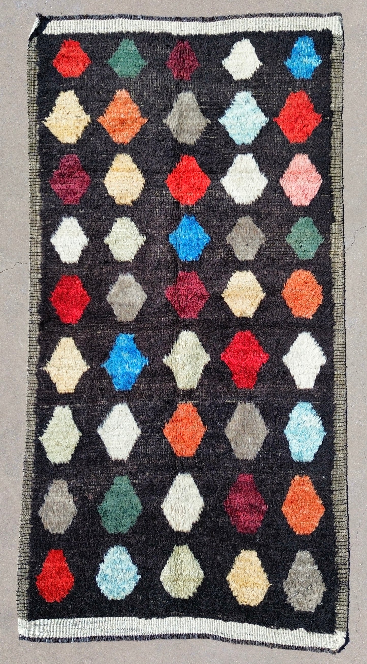AORug#1206 size. 4.3 x 8.1