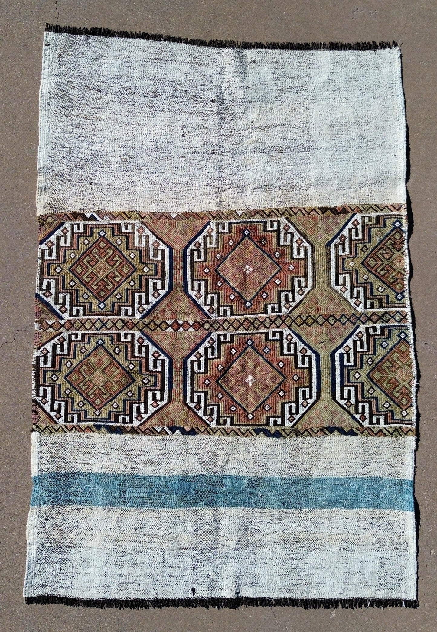 AORug#1295 size. 4.2 x 5.2