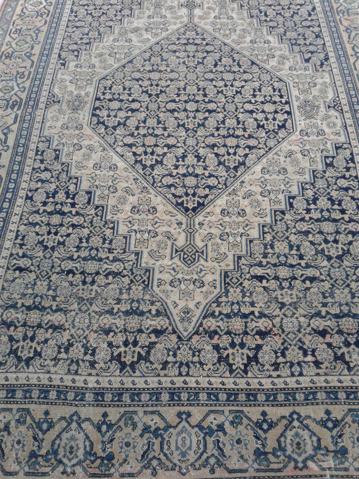 AORug#8621 size. 4' 05" x 6' 06"