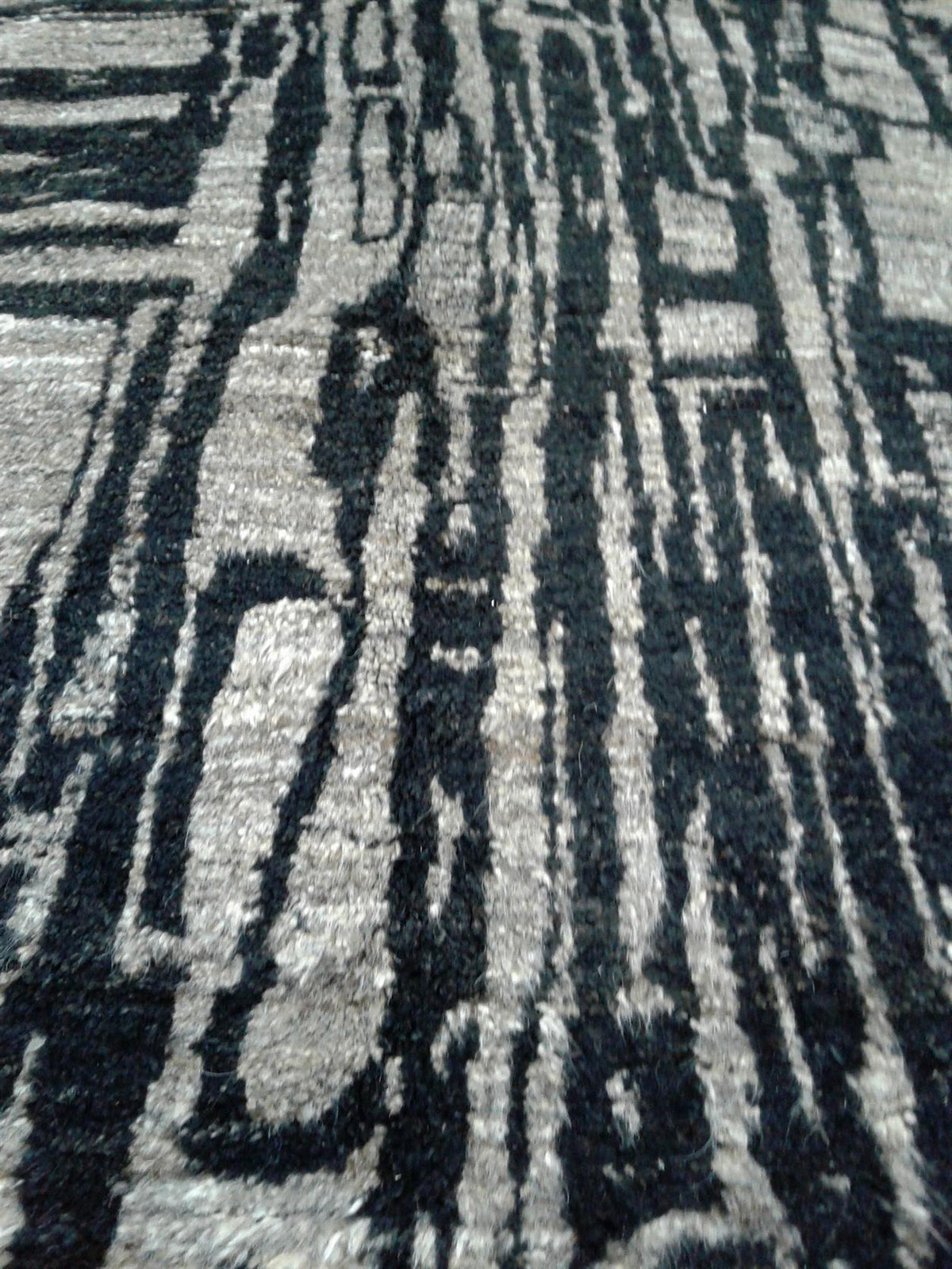 AORug#7760 size. 5' 11" x 9' 06"
