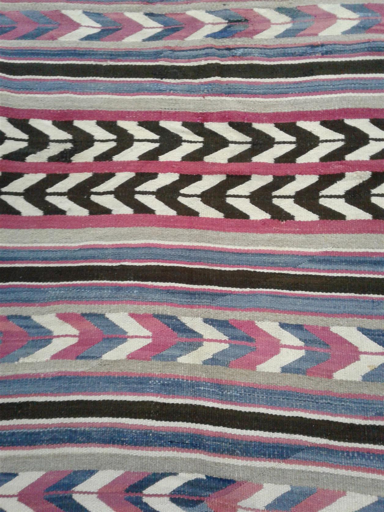 AORug#7873 size. 3' 03" x 4' 10"
