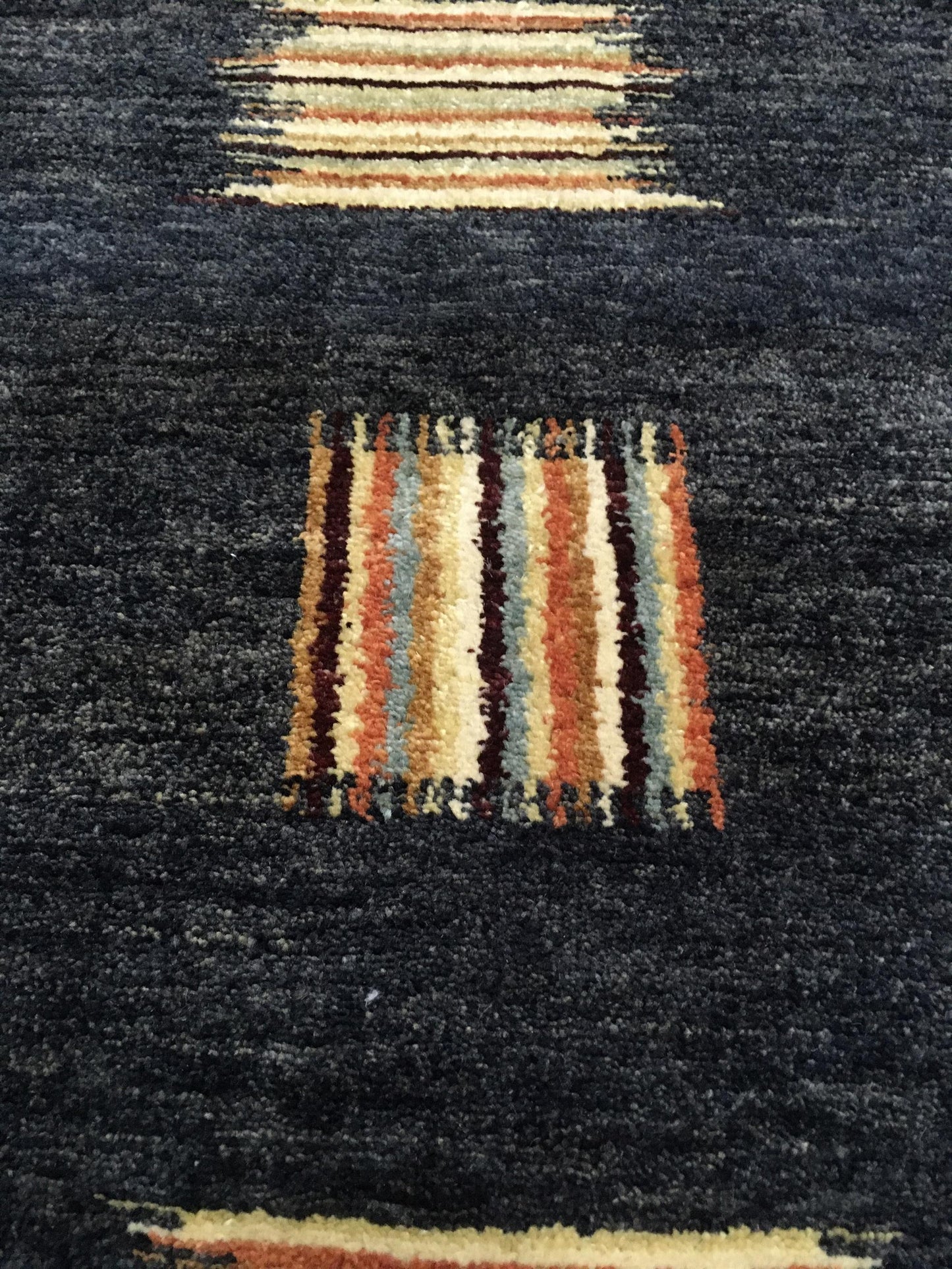 AORug#1381 size. 3' 01" x 5' 01"