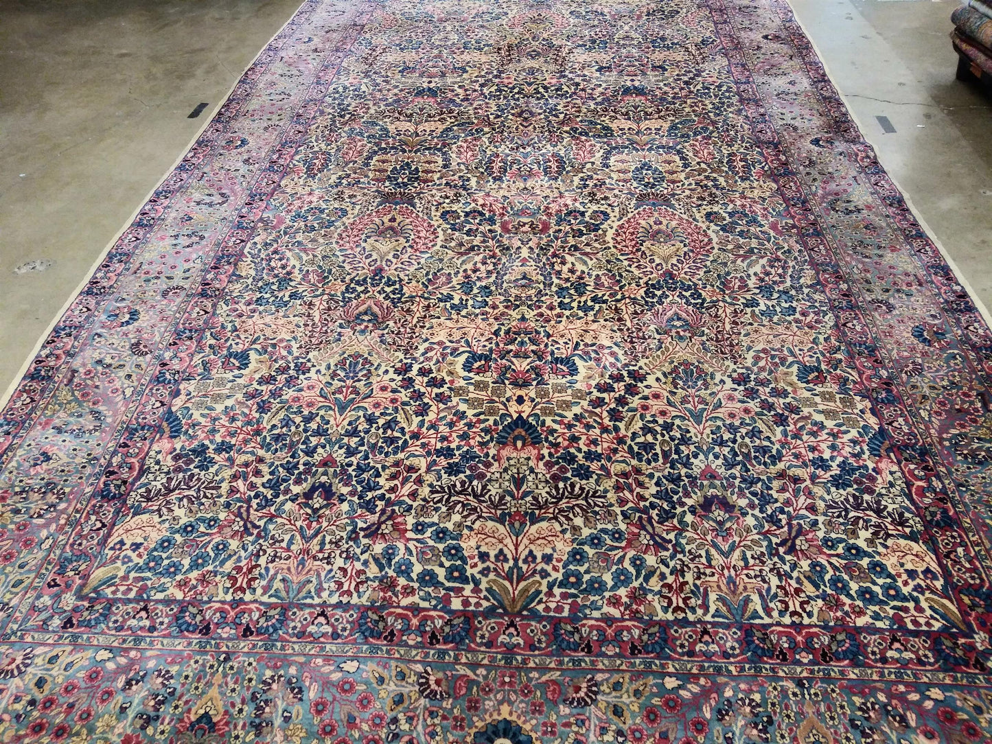 AORug#13067 size. 9' 08" x 17' 08"