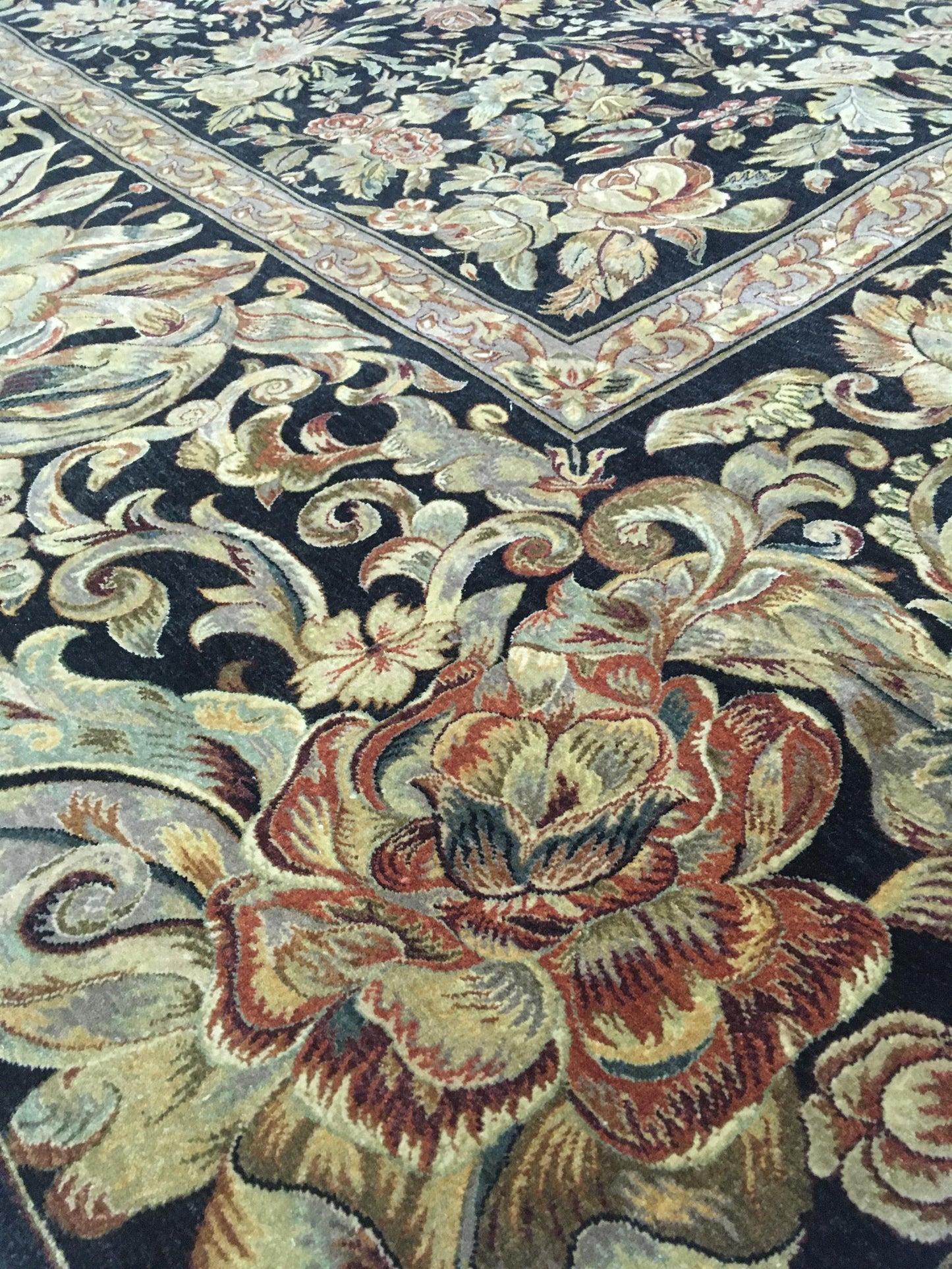 AORug#762 size.9' 02" x 12' 03"