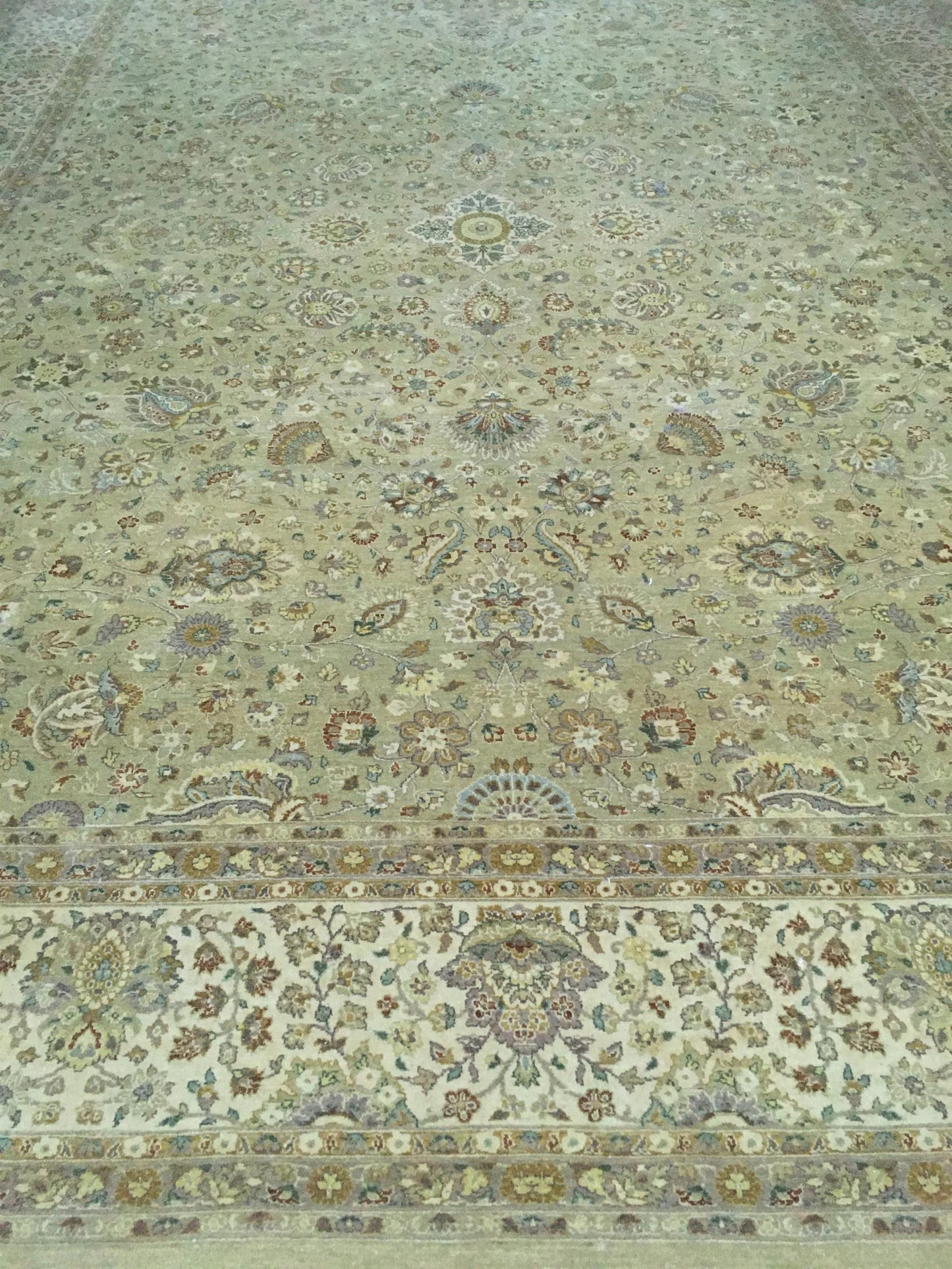 AORug#832 size. 8' 11" x 12' 00"