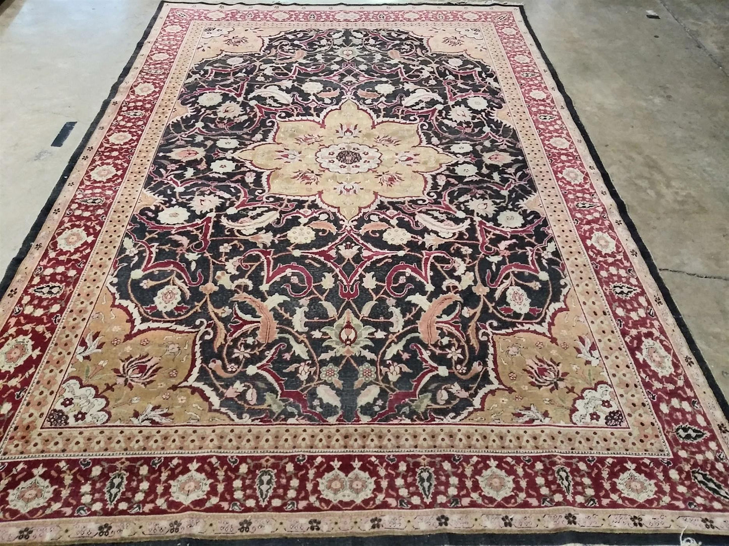 AORug#13093 size. 7' 02" x 10' 02"