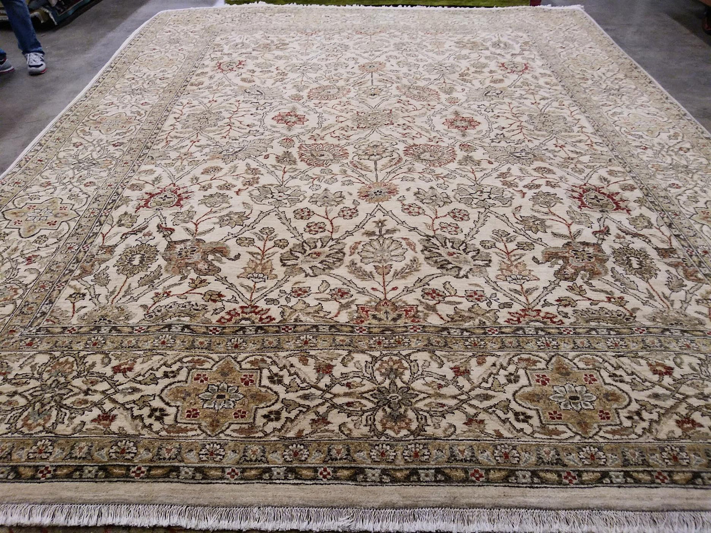 AORug#1393 size. 8' 00" x 9' 07"