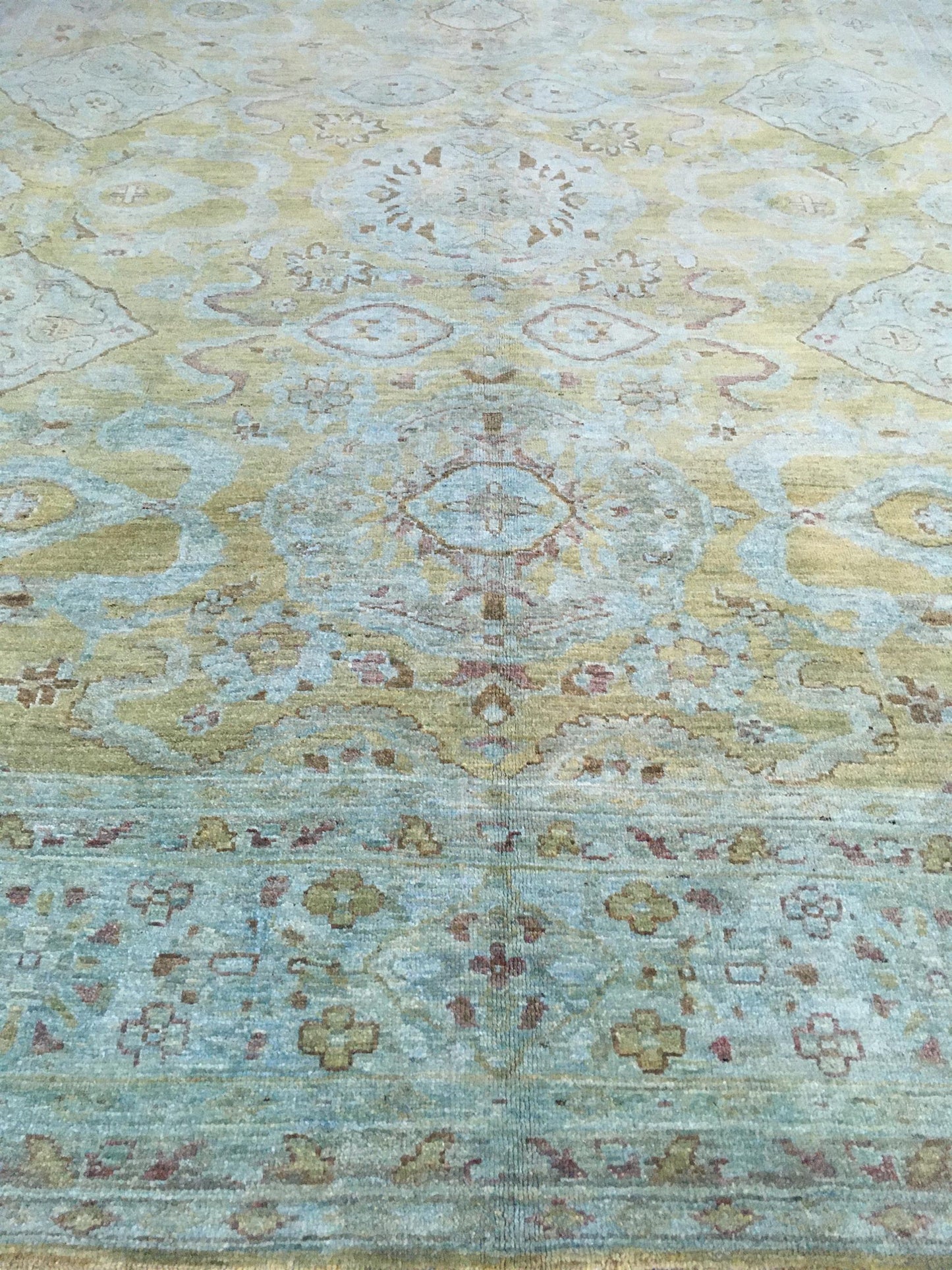 AORug#1227 size.7' 10" x 9' 07"