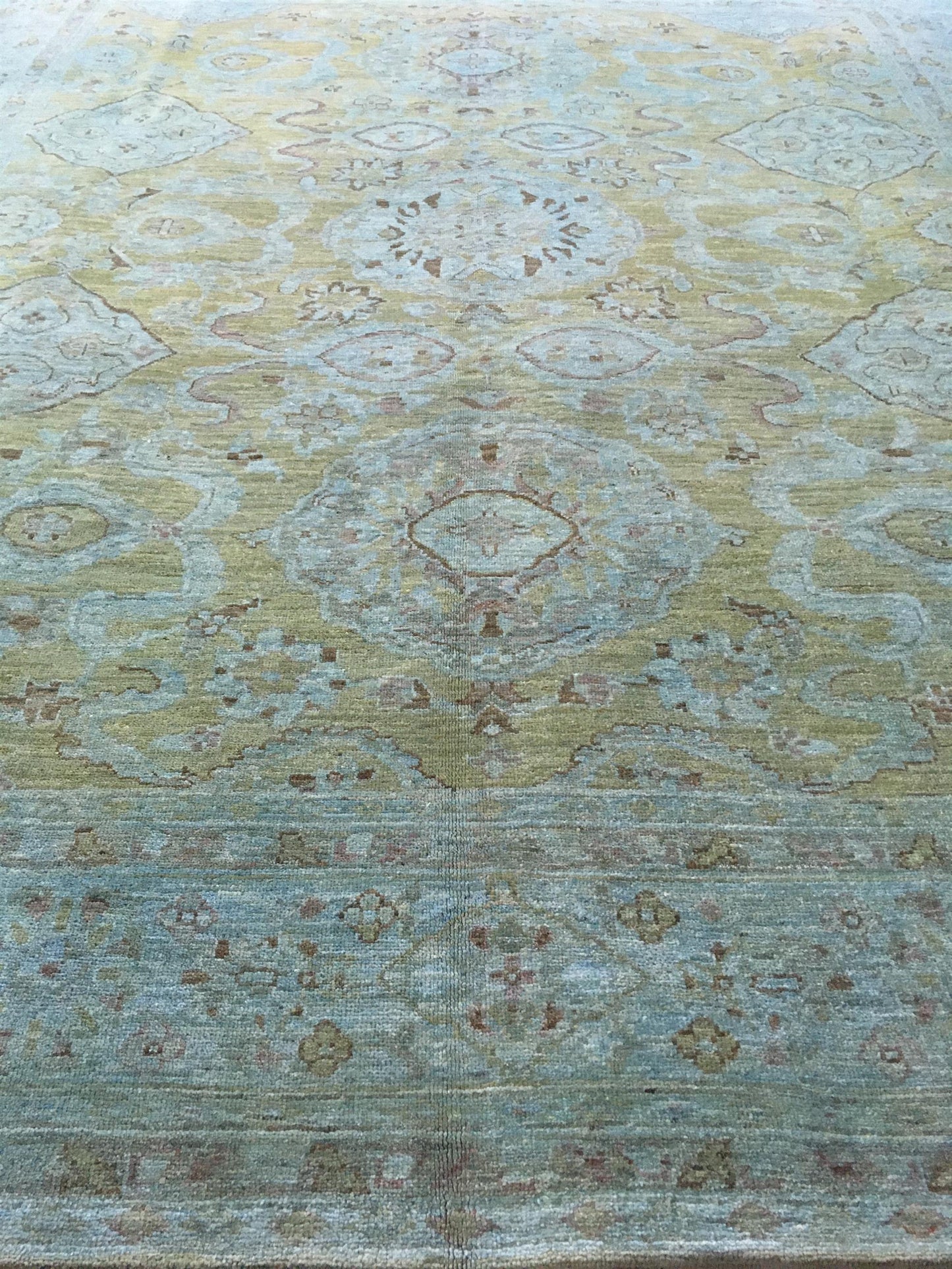 AORug#1227 size.7' 10" x 9' 07"