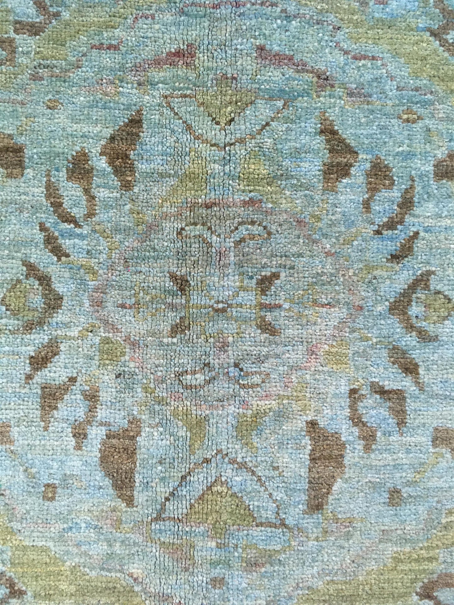 AORug#1227 size.7' 10" x 9' 07"