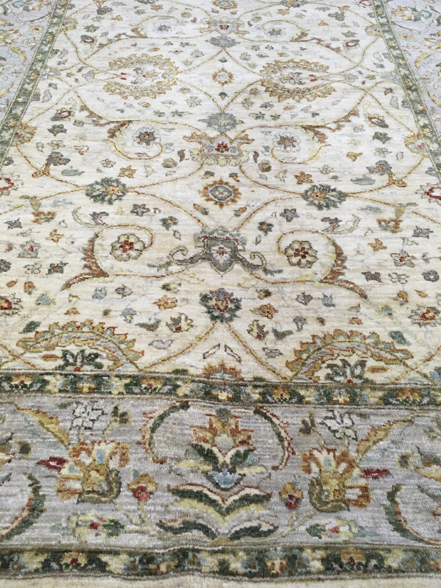 AORug#781 size. 4' 00" x 6' 01"