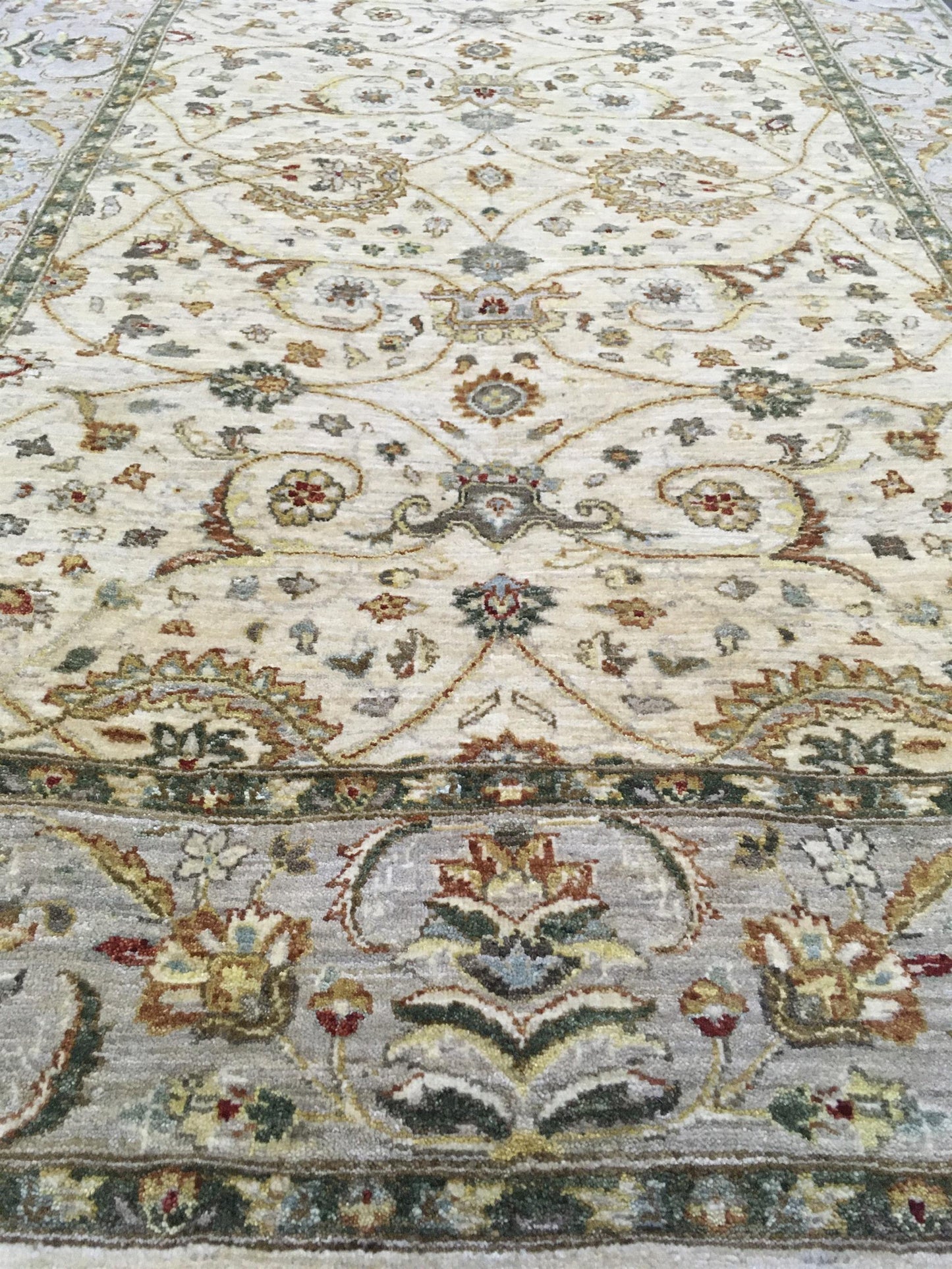 AORug#781 size. 4' 00" x 6' 01"