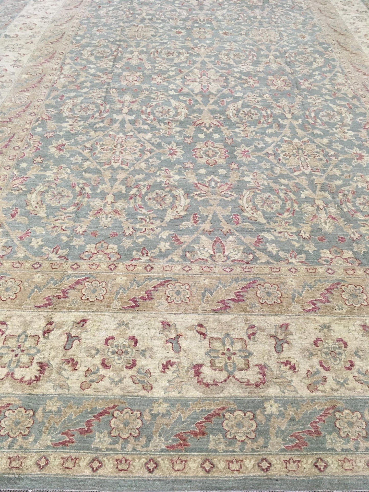 AORug#1096 size.12' 01" x 18' 08"