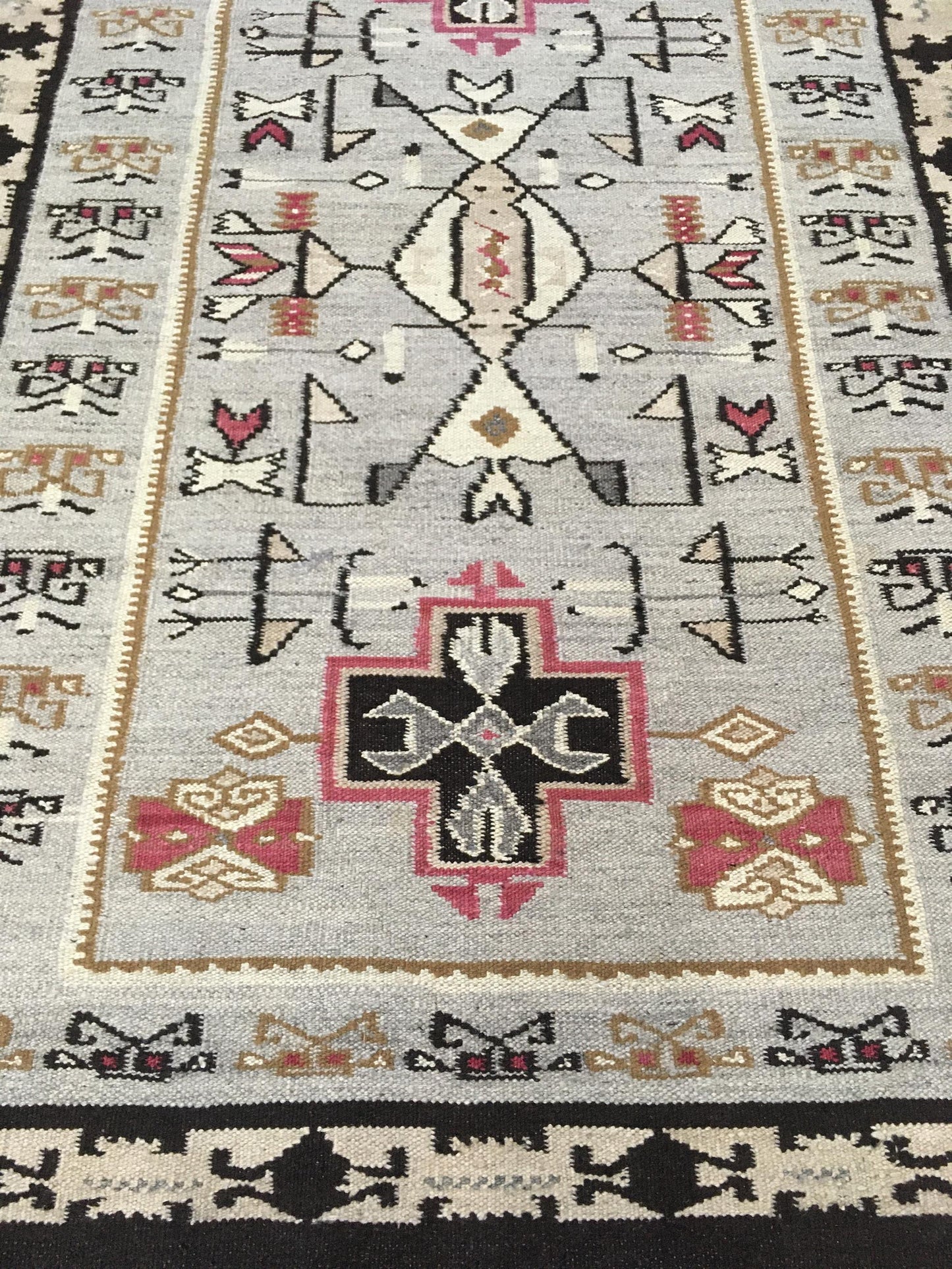 AORug#13027 size. 5' 00" x 7' 10"