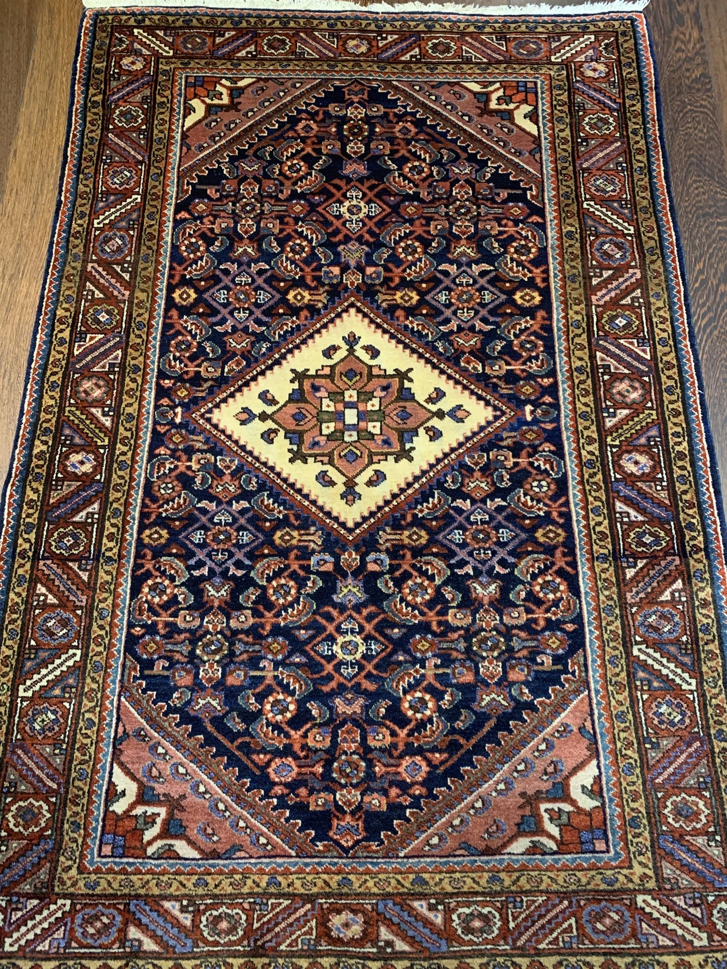 AORug#3887 size. 3' 05" x 5' 03"