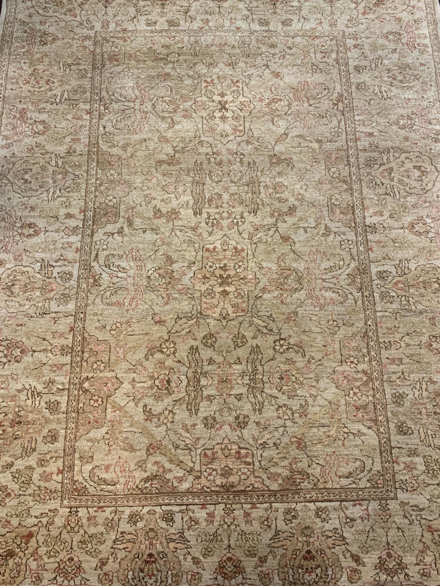 AORug#1019 size.4' 00" x 5' 07"