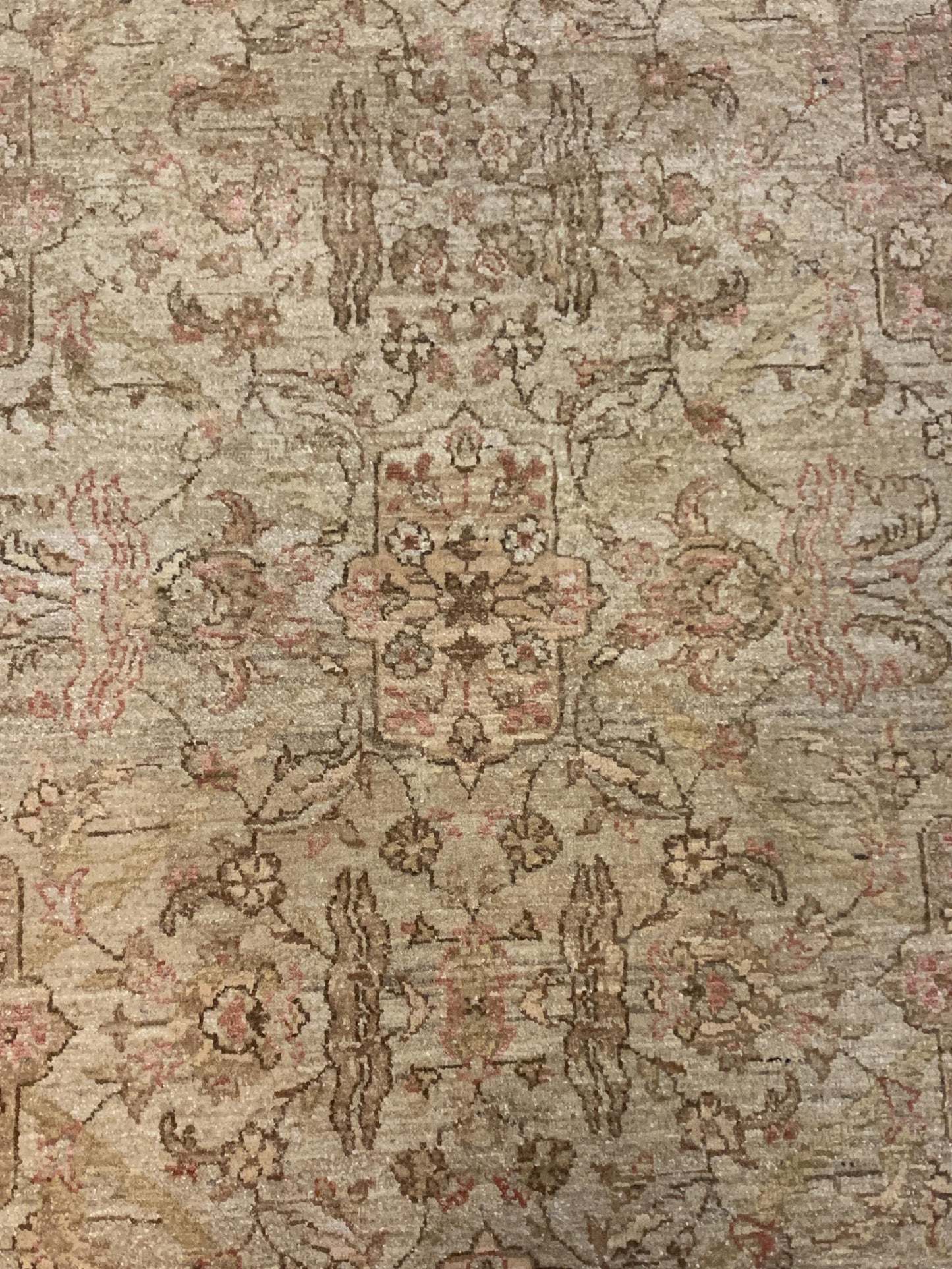 AORug#1019 size.4' 00" x 5' 07"