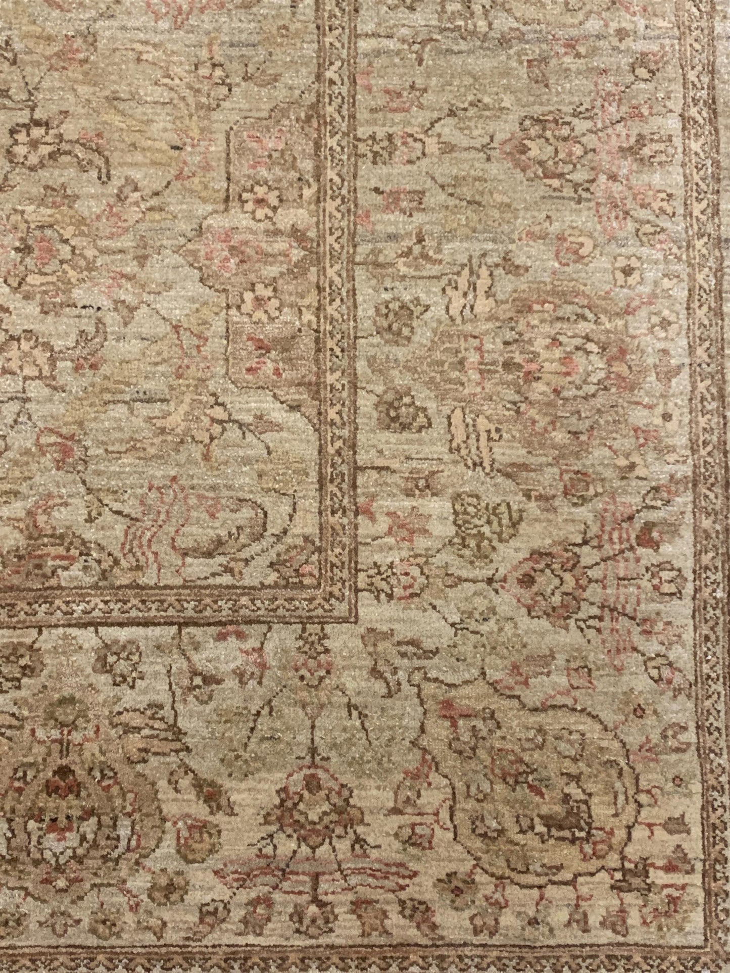 AORug#1019 size.4' 00" x 5' 07"