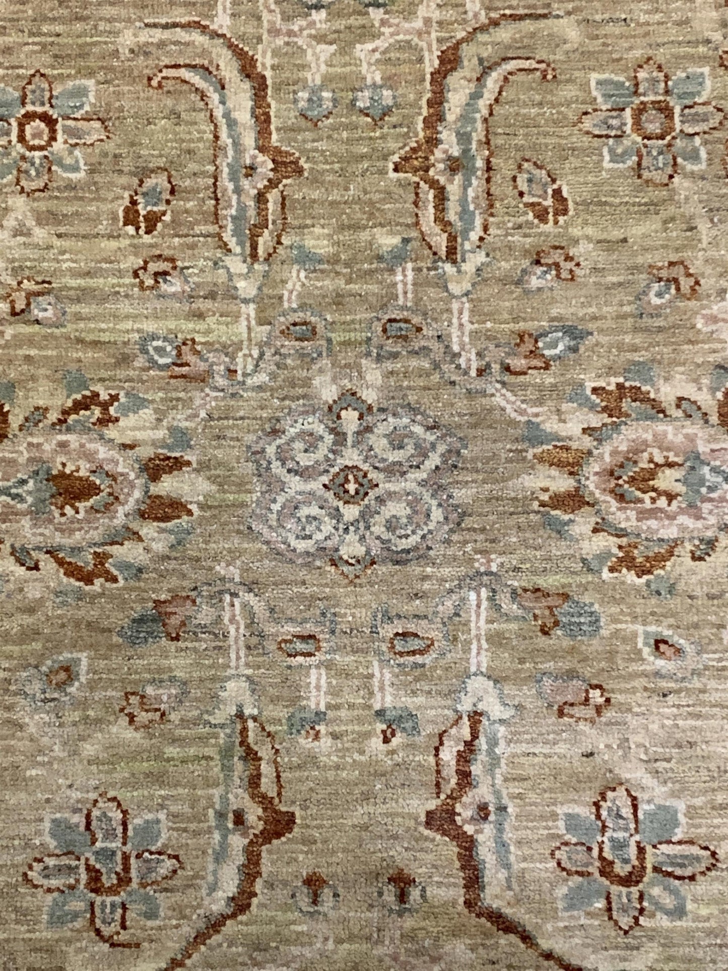 AORug#1004 size. 6' 01" x 8' 09"