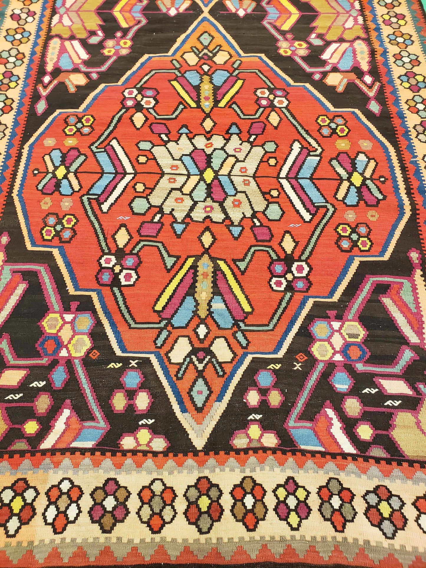 AORug#13620 size. 6' 05" x 13' 10"