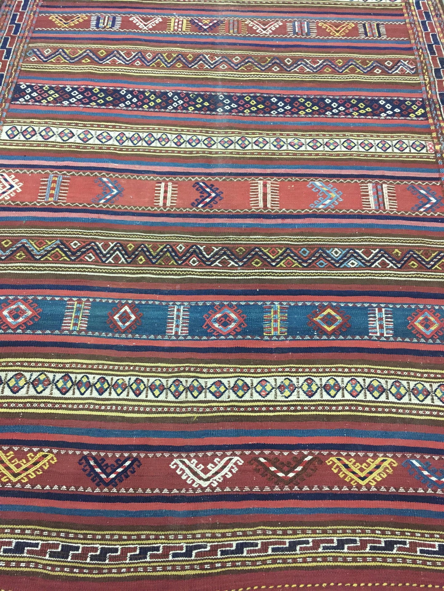 AORug#13572 size. 5' 03" x 11' 04"