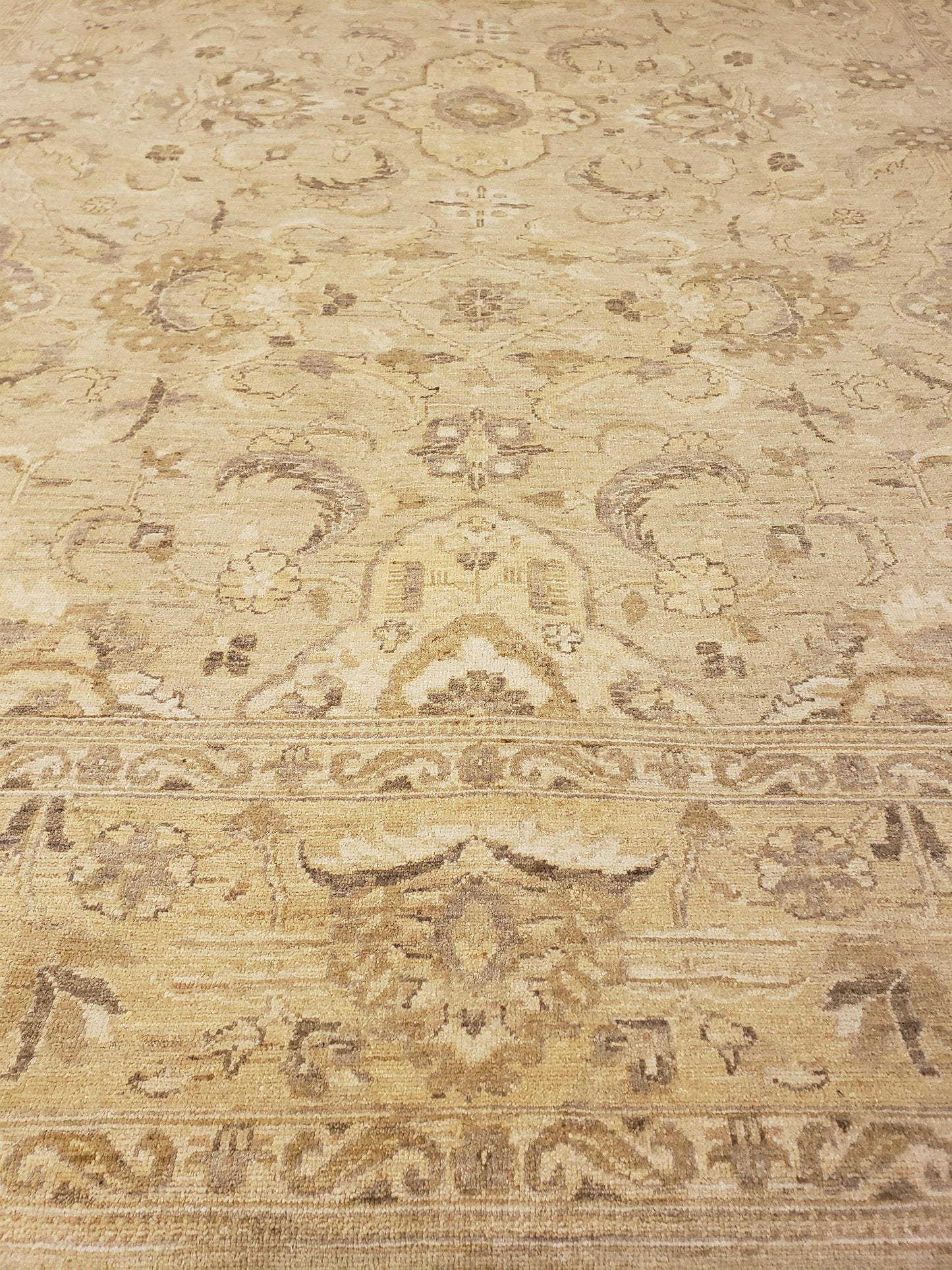 AORug#980 size. 8' 11" x 11' 11"