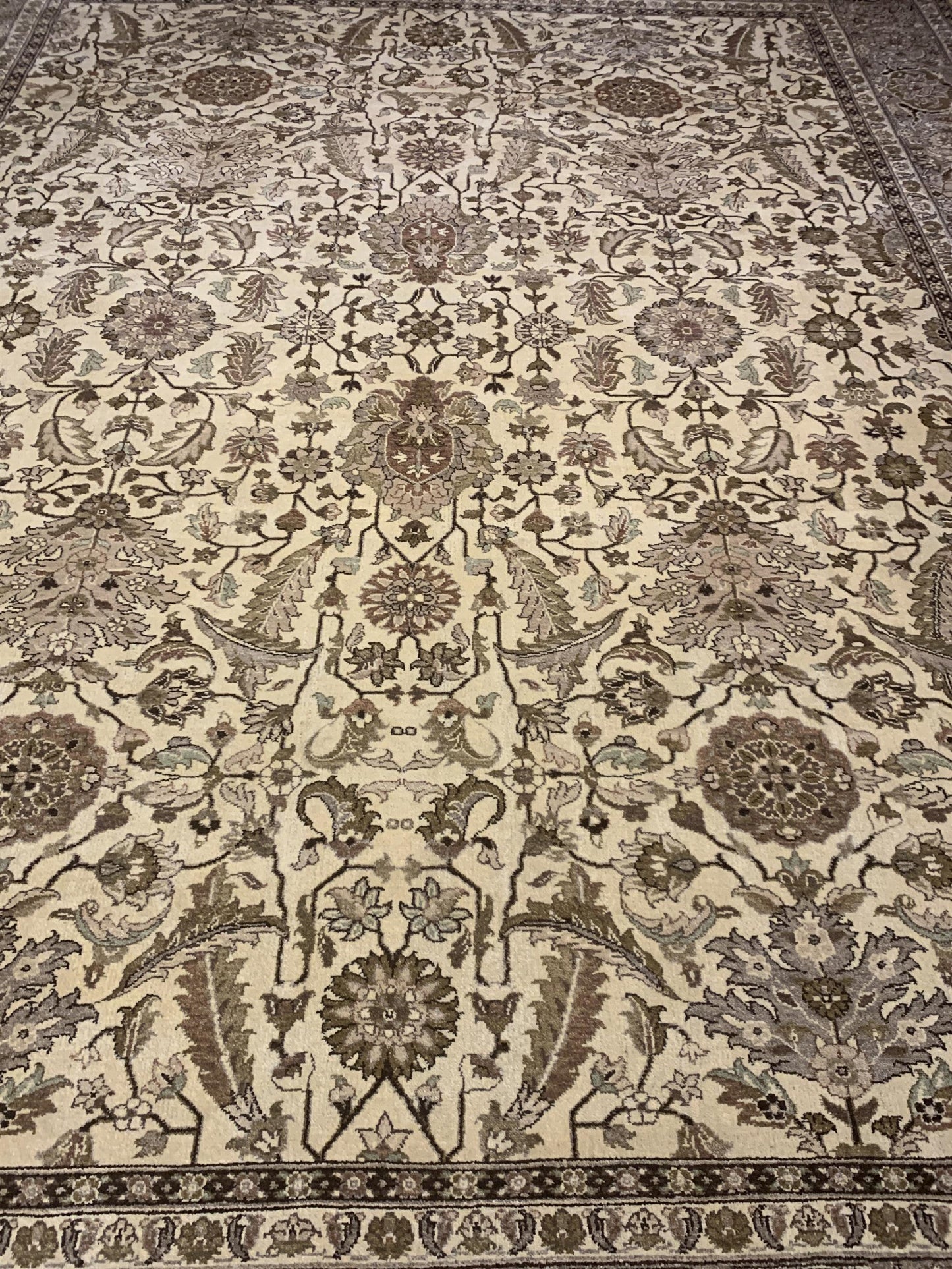AORug#2324 size. 8' 11" x 12' 00"