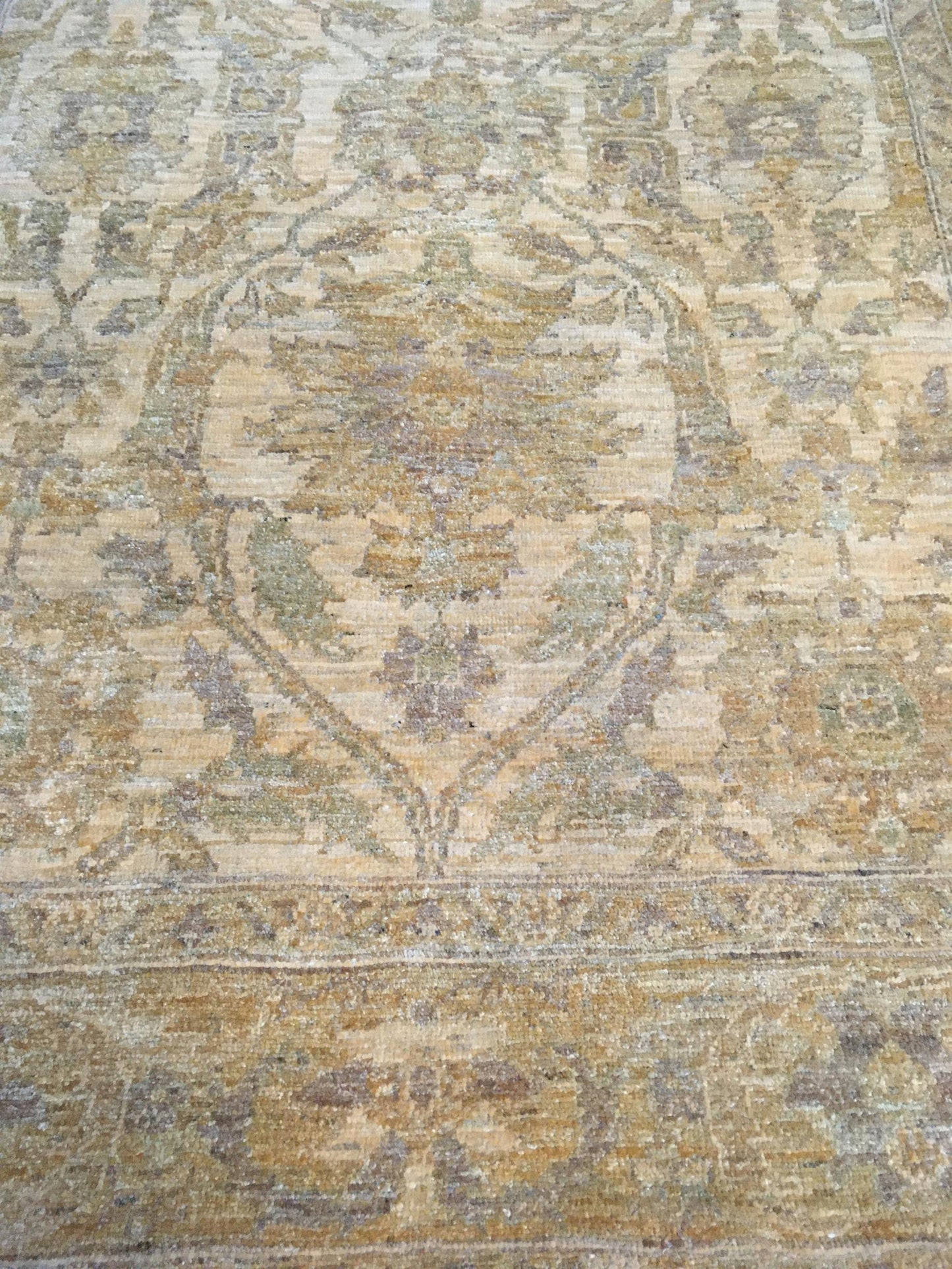 AORug#1418 size.4' 11" x 6' 08"