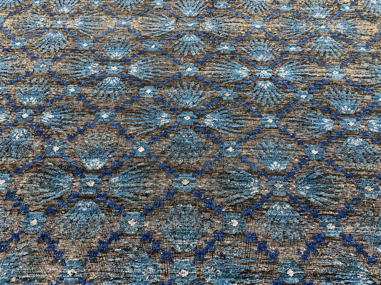 AORug#13815 size. 5' 08" x 7' 11"