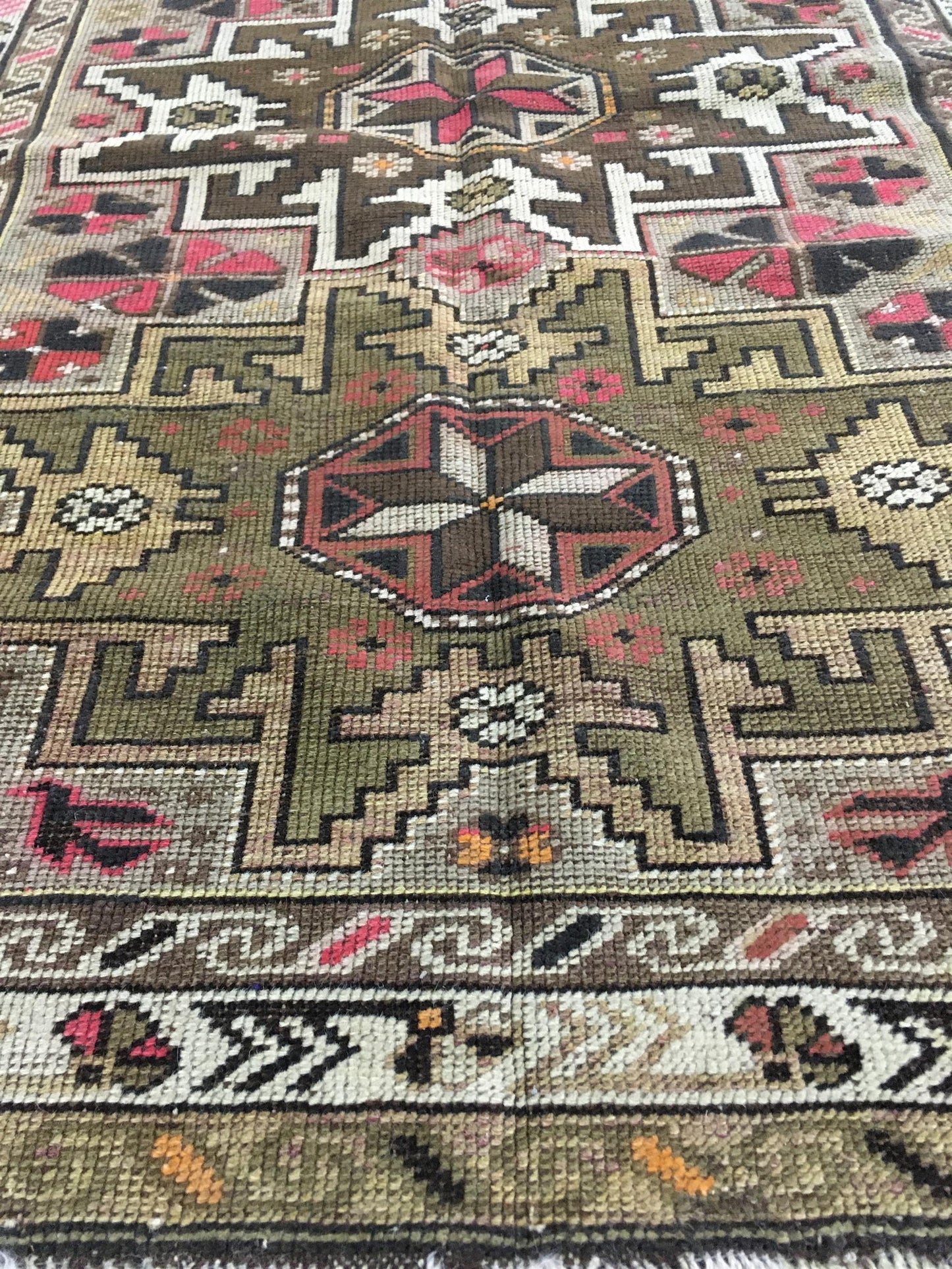 AORug#3157 size. 3' 01" x 4' 08"
