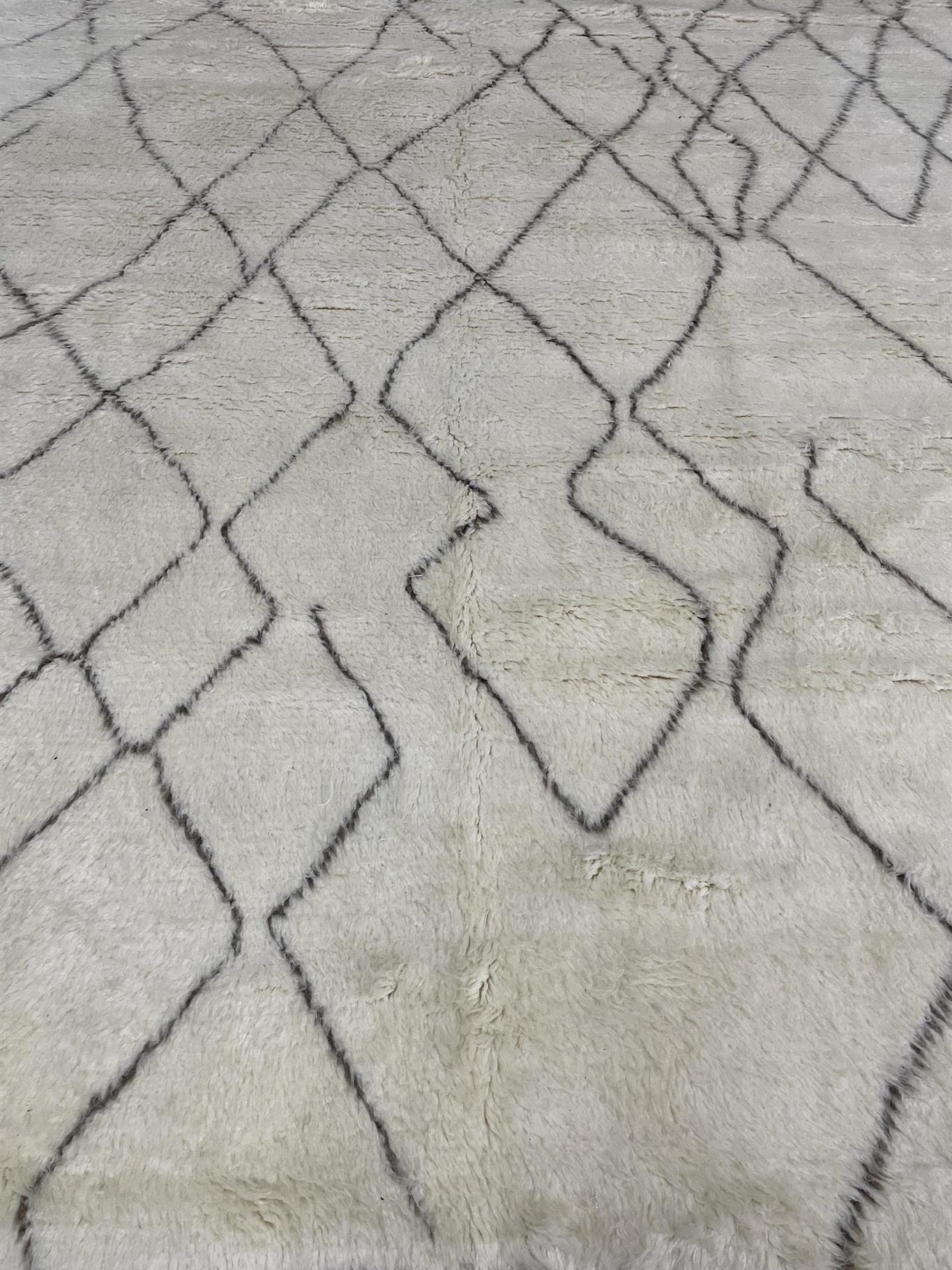 AORug#14323 size. 9'0" X 12'0"