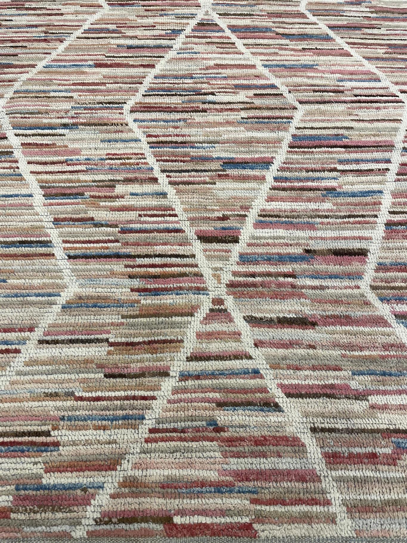 AORug#612 size.6'x8'05"