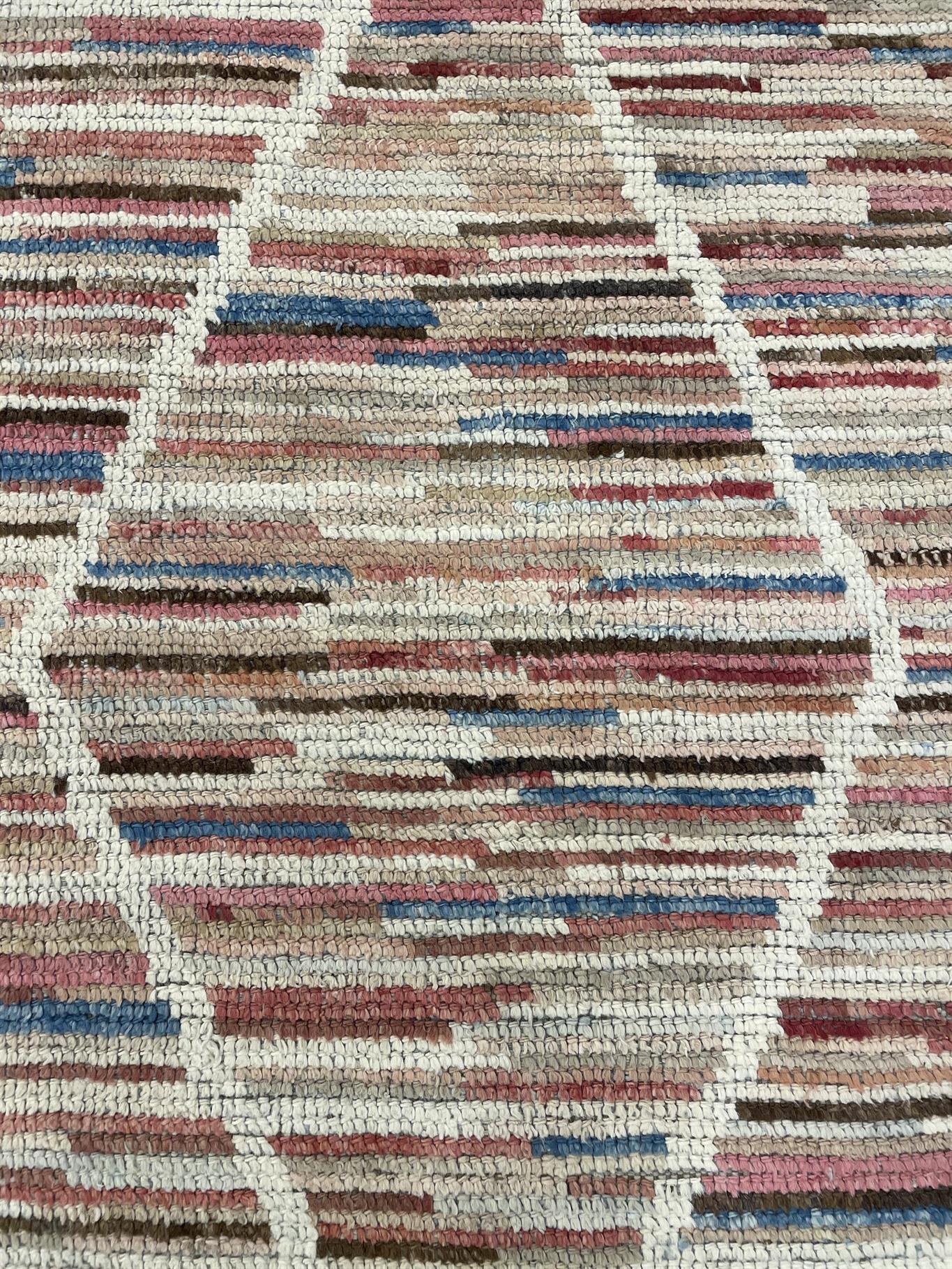 AORug#612 size.6'x8'05"