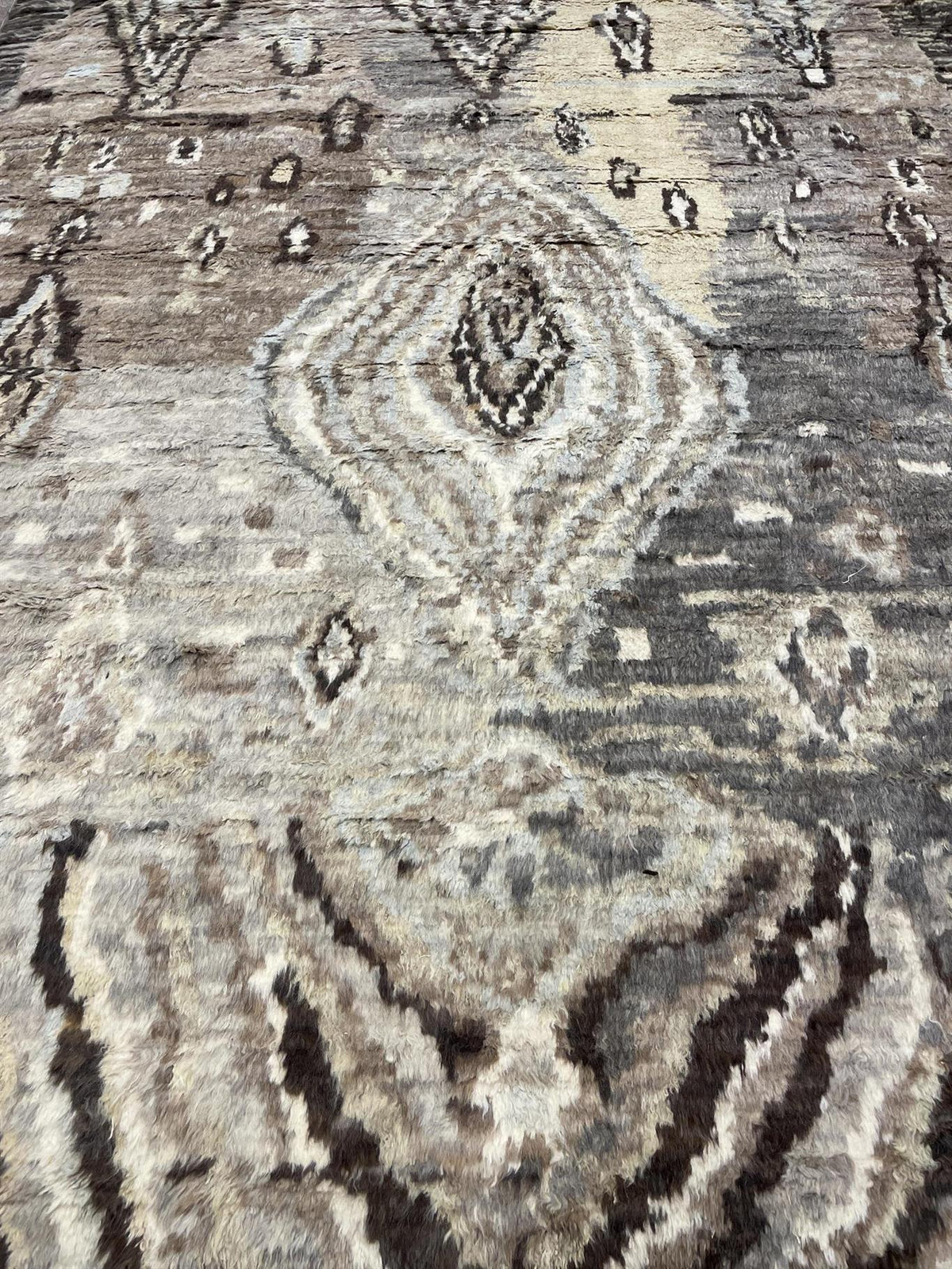 AORug#16037 size. 8' 00" x 9' 08"