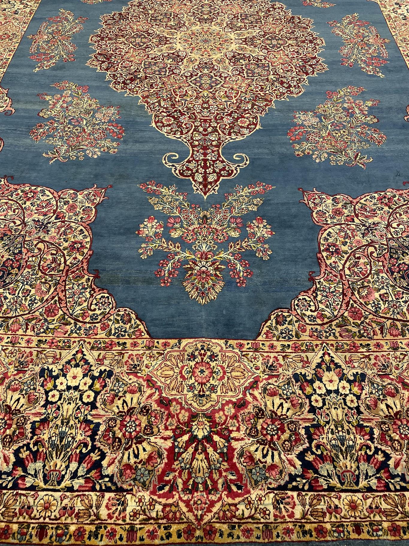 AORug#13475 size. 10' 10" x 15' 03"