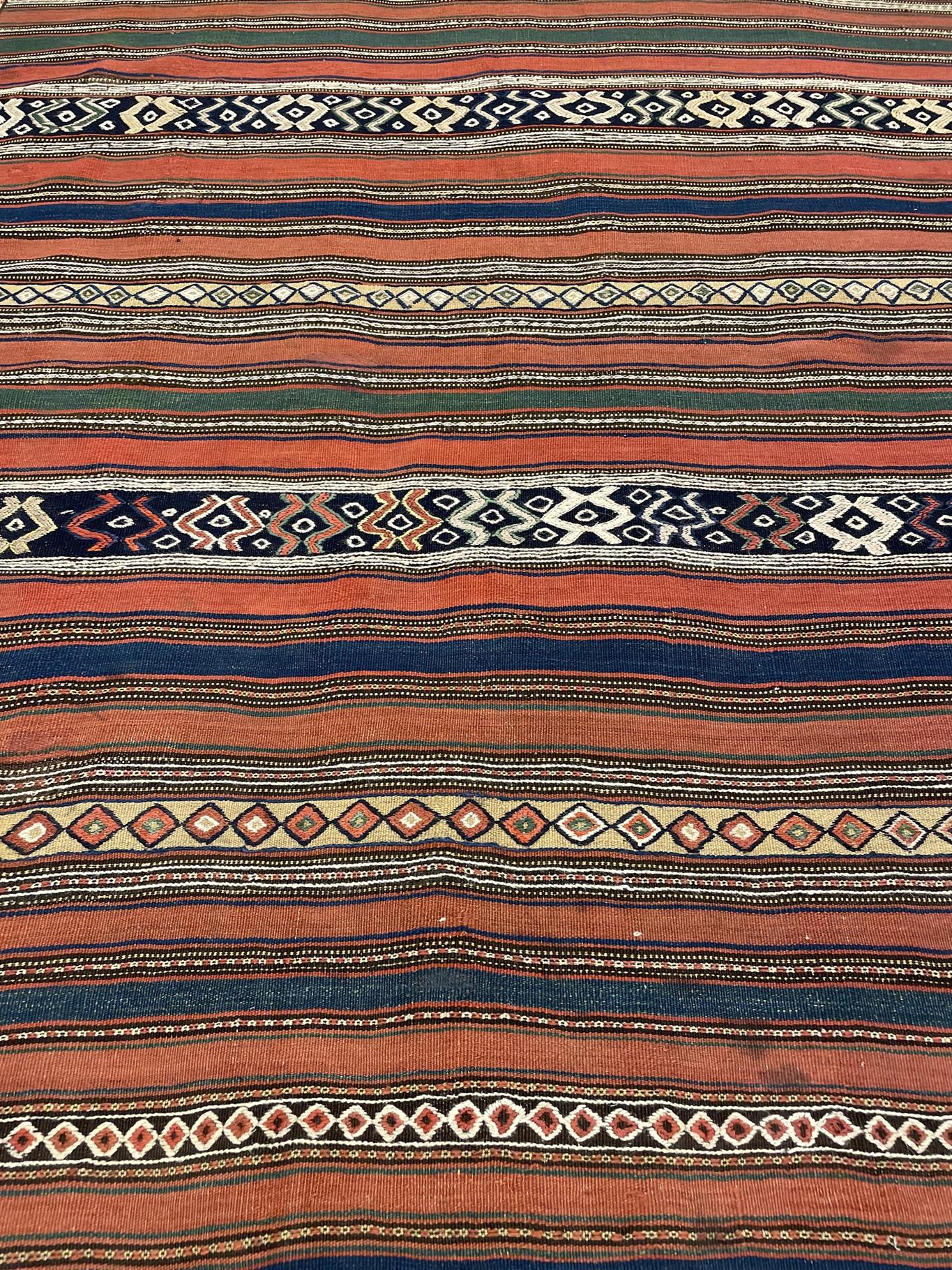 AORug#4815 size. 6' 02" x 10' 11"