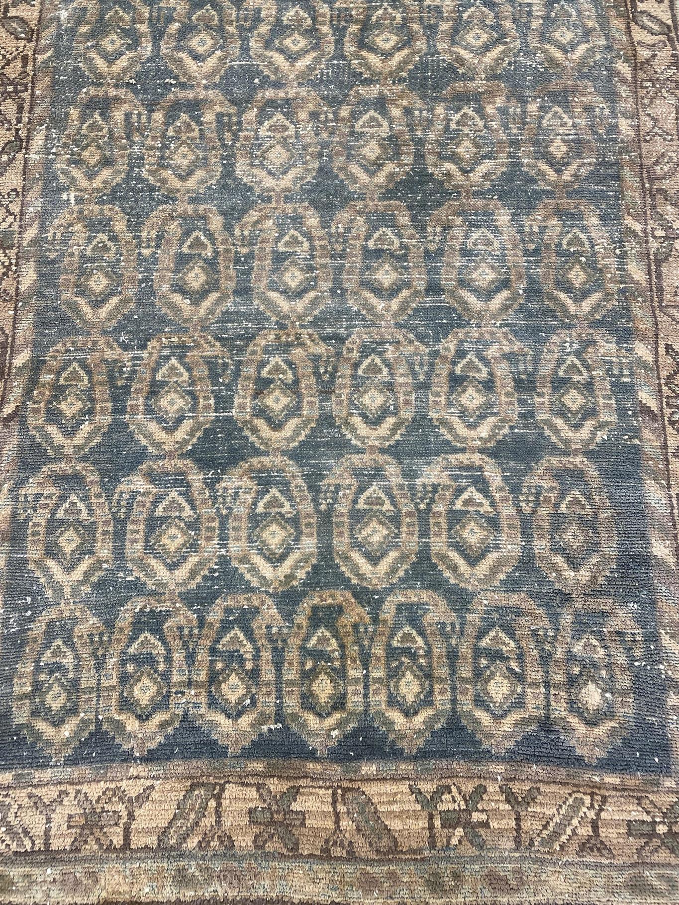 AORug#558 size. 3.3x16.6