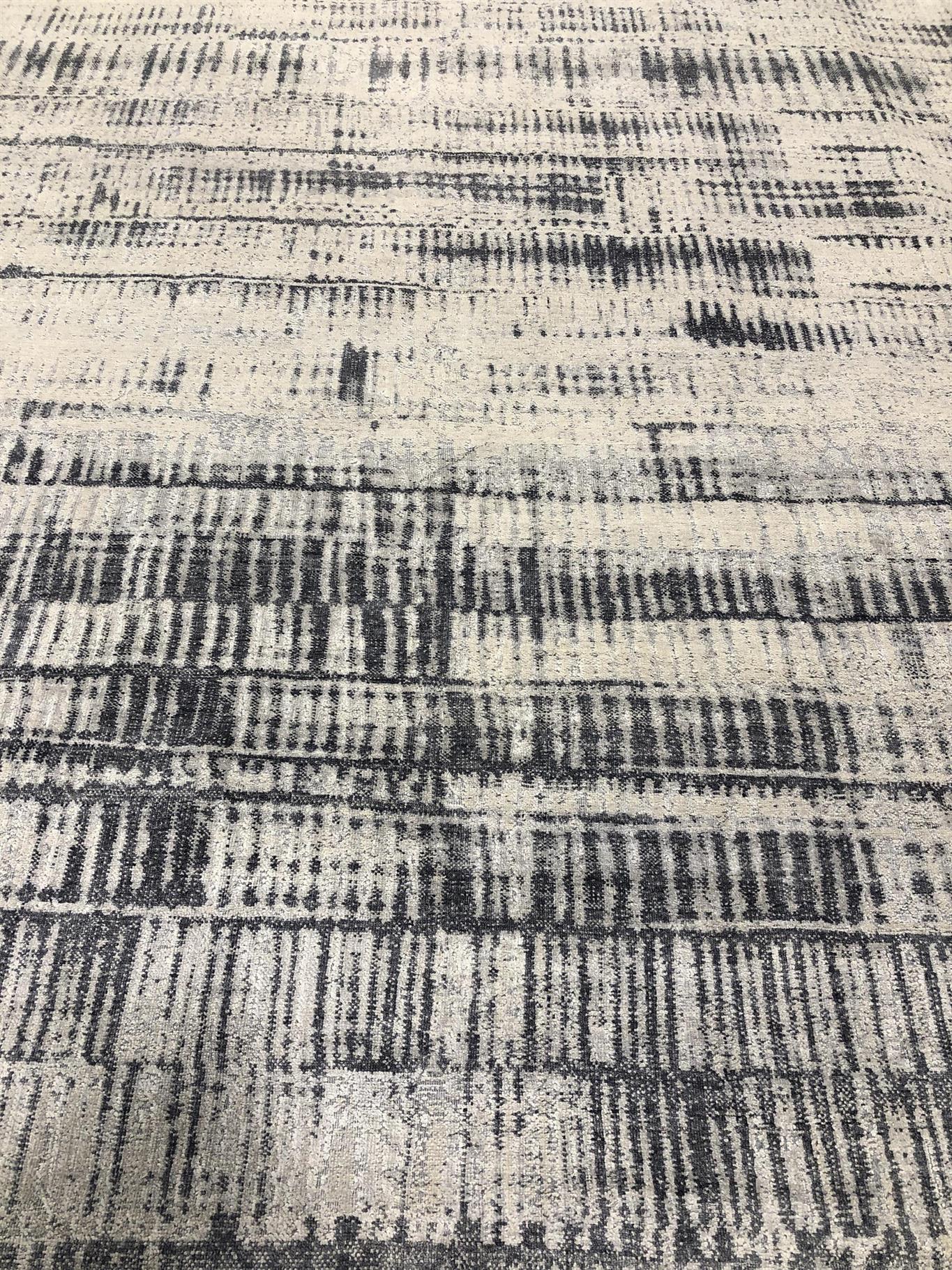 AORug#16338 size. 8' 10" x 12' 02"