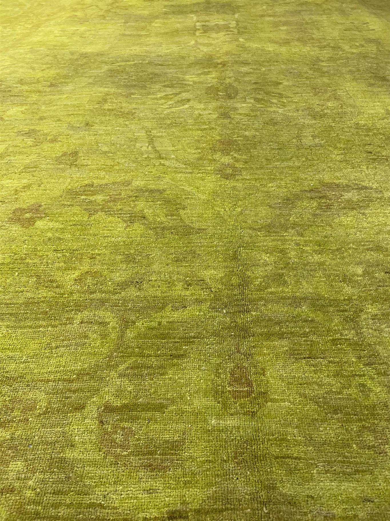 AORug#955 size.9' 10" x 13' 03"