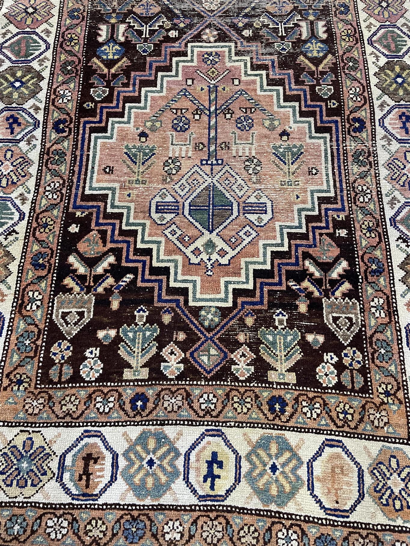 AORug#1909 size. 3' 04" x 7' 03"