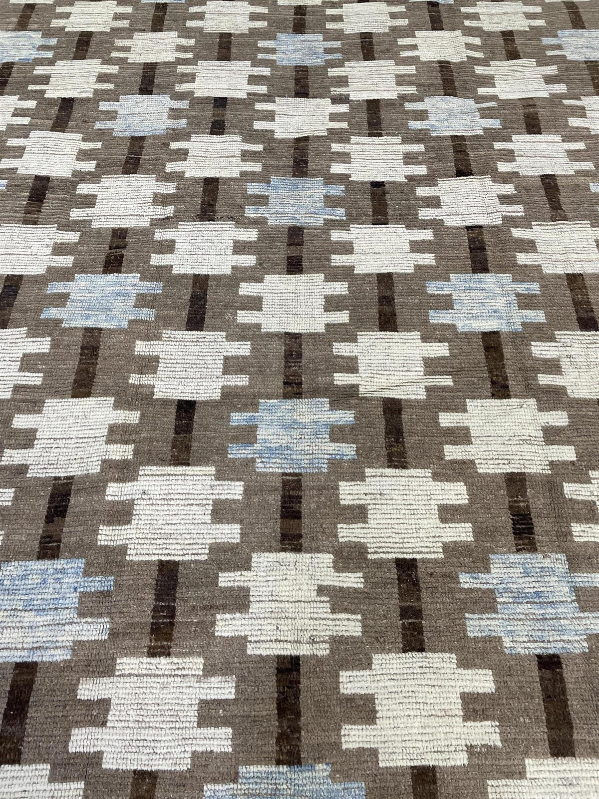 AORug#16379 size. 8' 03" x 9' 06"