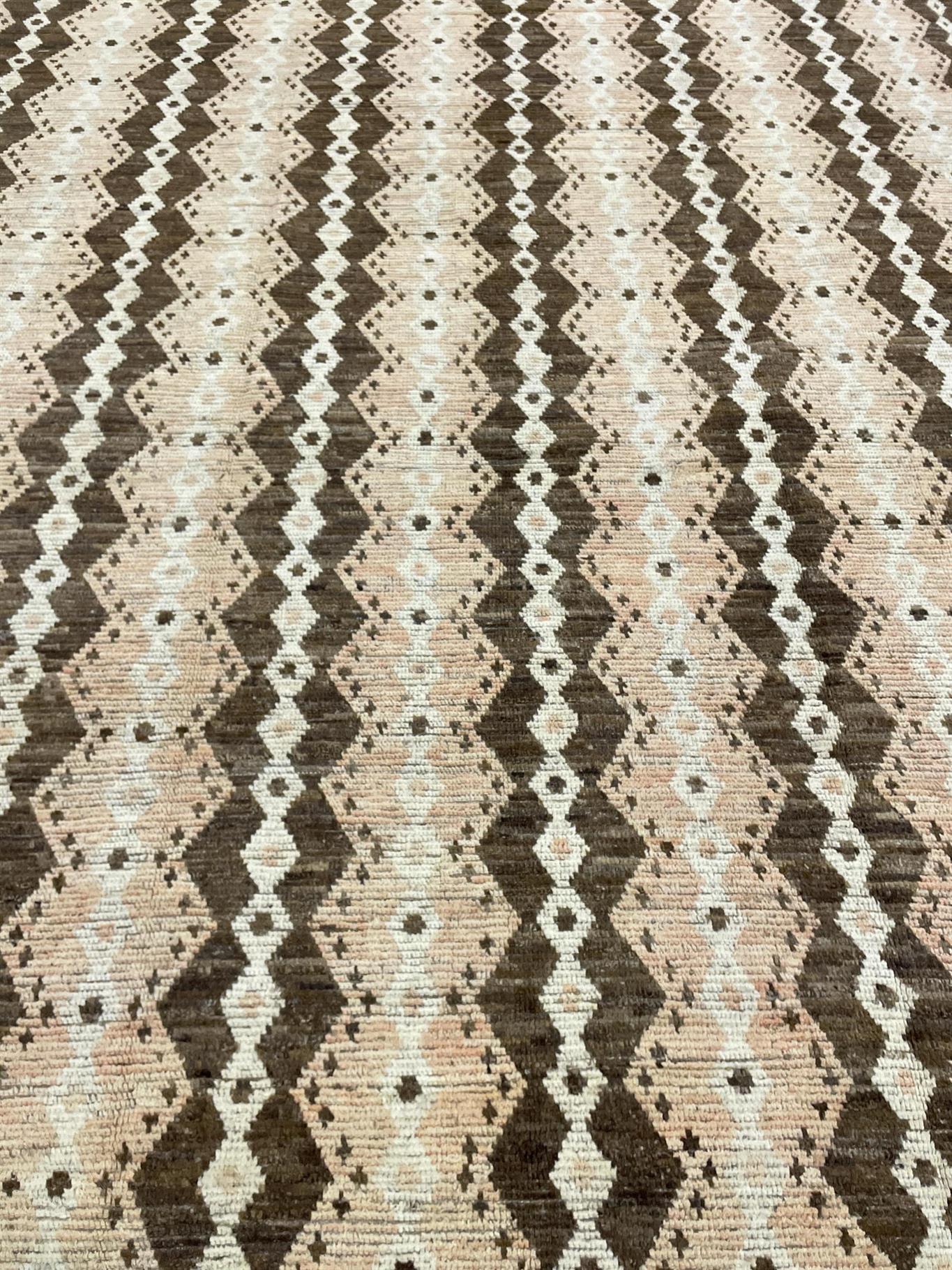 AORug#587 size.8'11"x11'10"