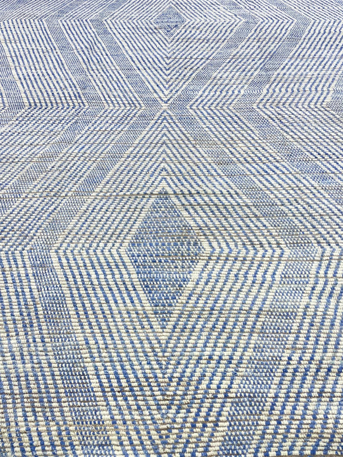 AORug#16468 size. 9' 09" x 12' 08"