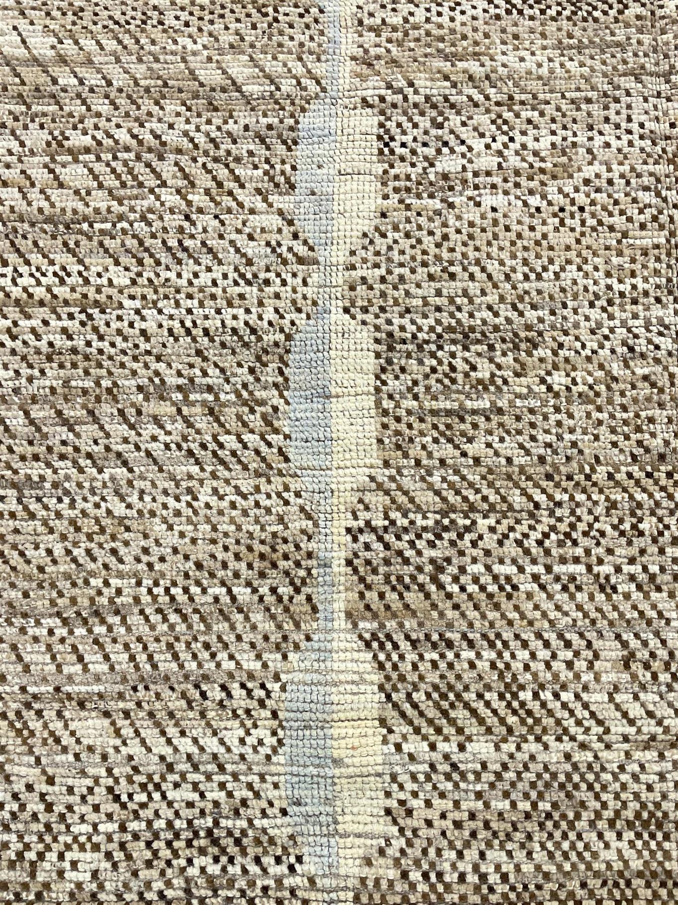 AORug#582 size.8'07"x11'09"