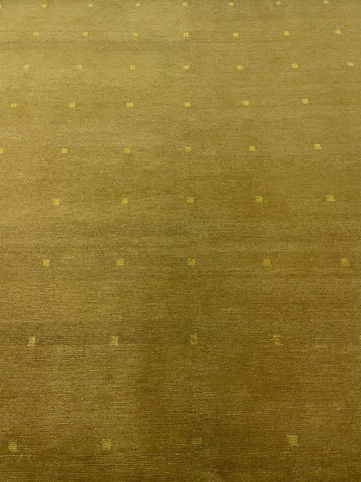 AORug#15582 size. 6' 10" x 6' 11"