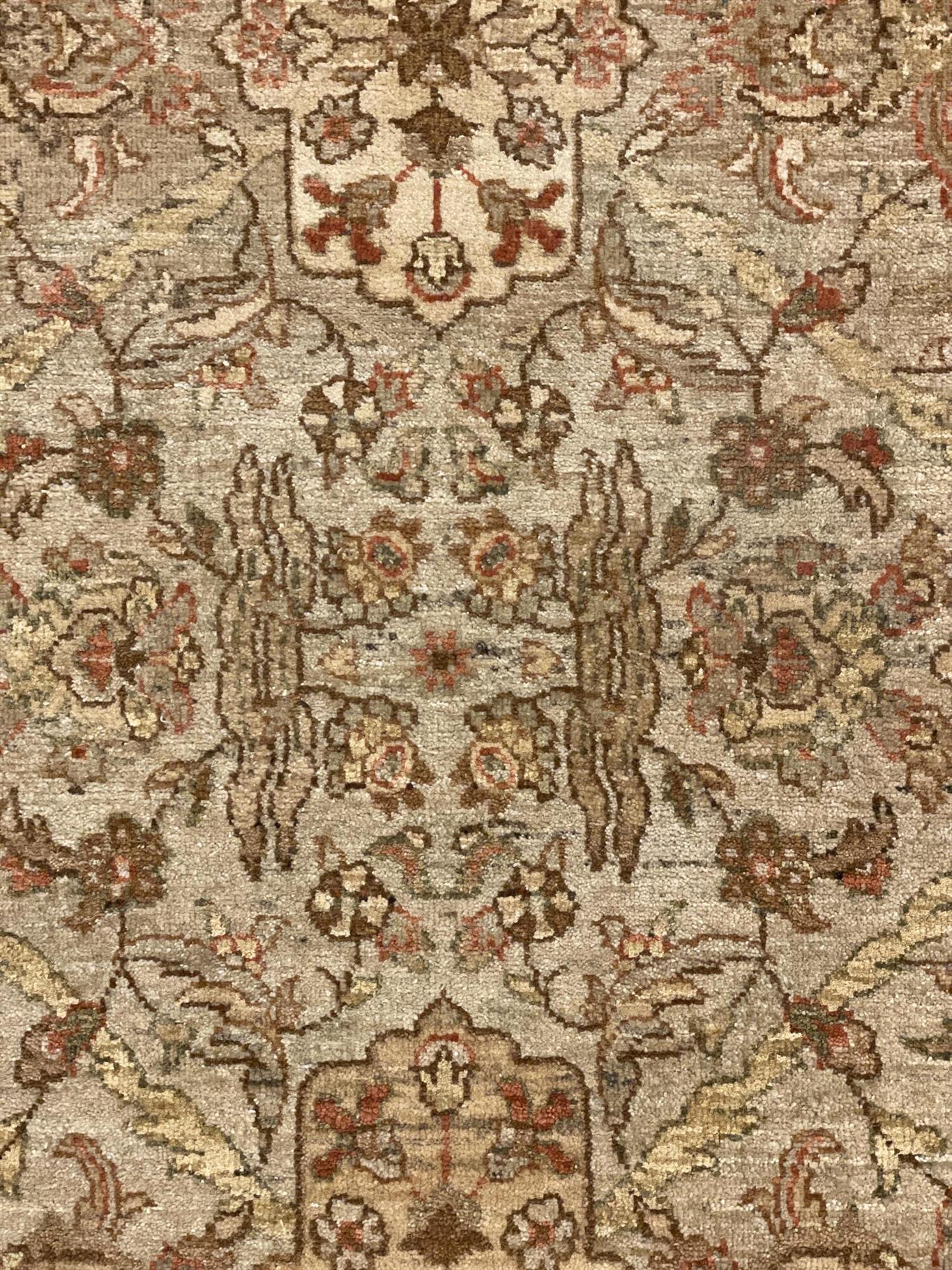 AORug#1016 size.4' 00" x 5' 08"
