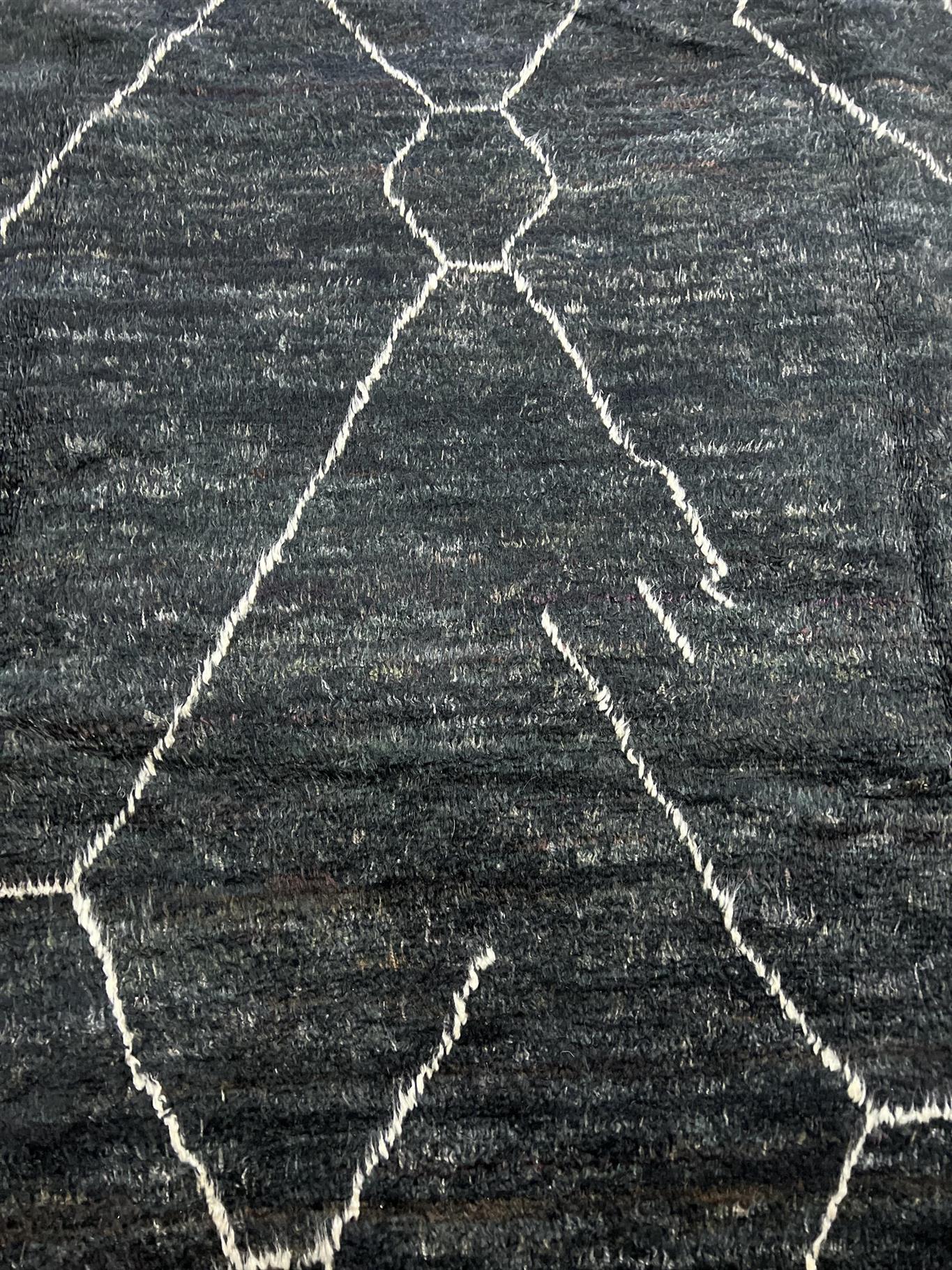 AORug#620 size.9'10"x13'05"