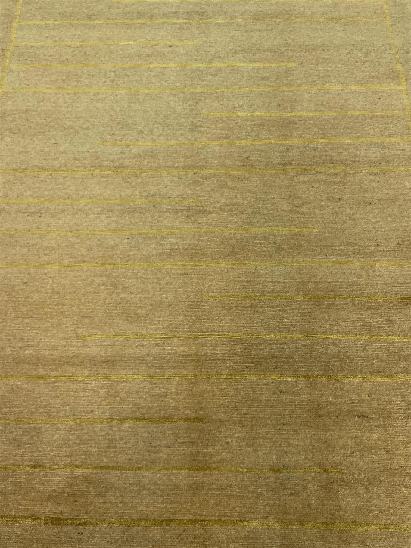 AORug#15669 size. 5' 00" x 6' 08"